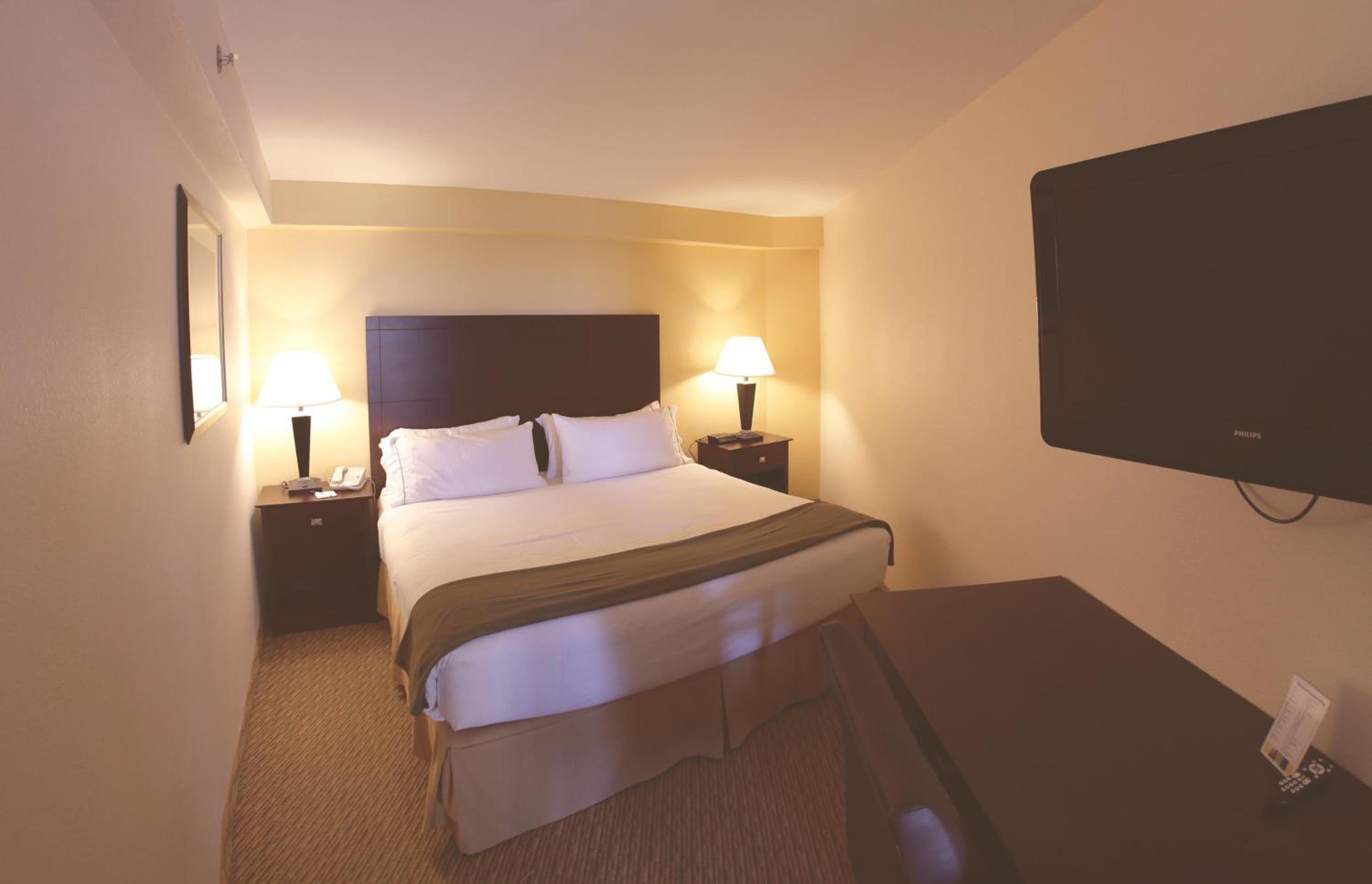 Standard King Room photo 1