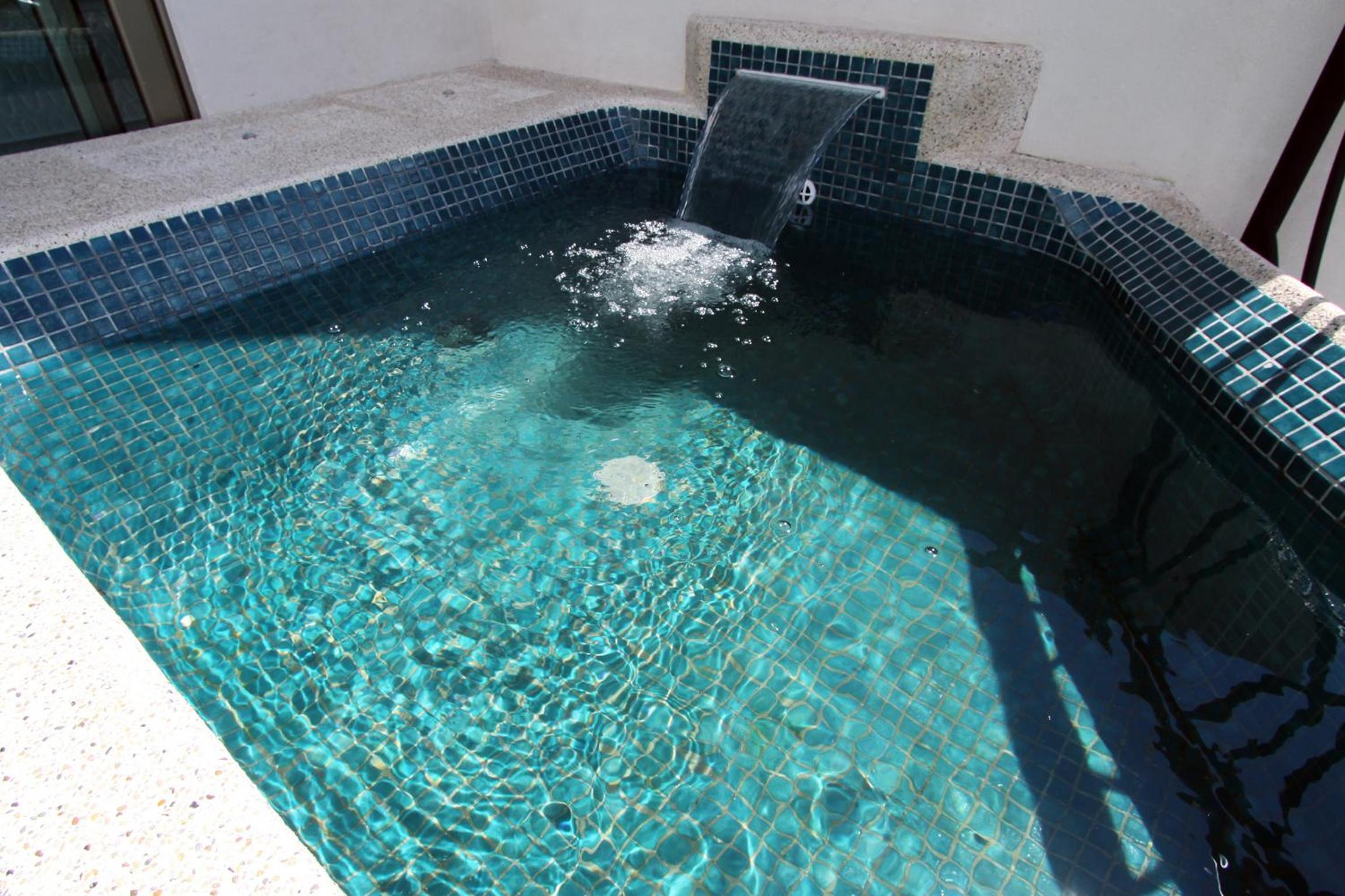 2 Bedroom COMFORT SUITE With Kitchen, Plunge pool, Living room, 2 Masters, 2 Showers, 2 XL balconies photo 3
