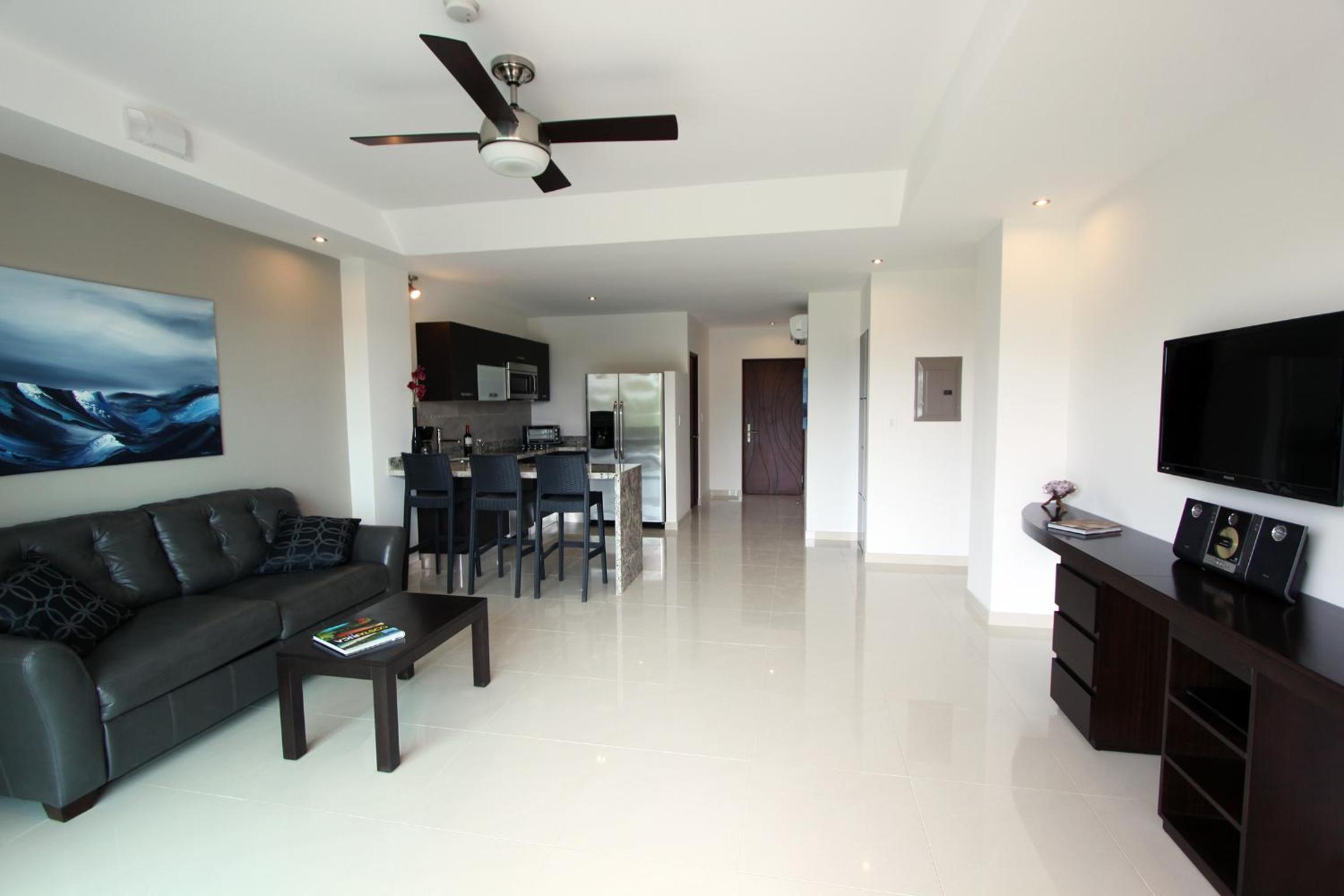 2 Bedroom COMFORT SUITE With Kitchen, Plunge pool, Living room, 2 Masters, 2 Showers, 2 XL balconies