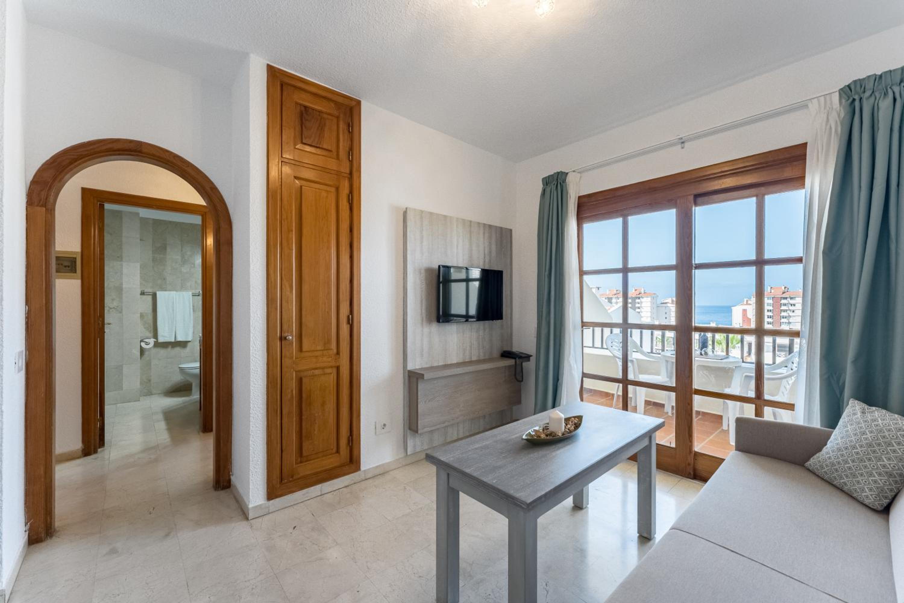 One-Bedroom Apartment - Photo 7