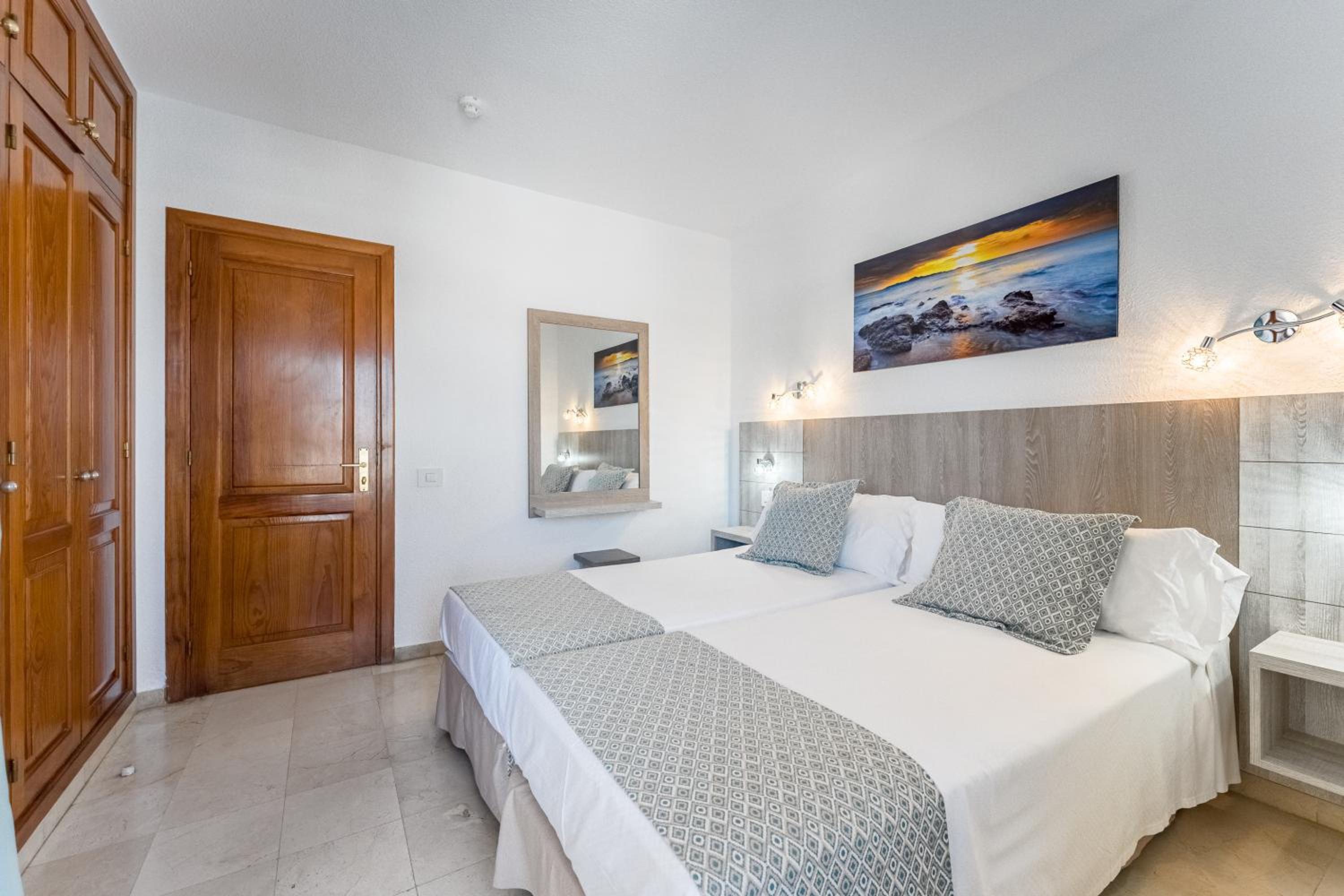 One-Bedroom Apartment - Photo 6