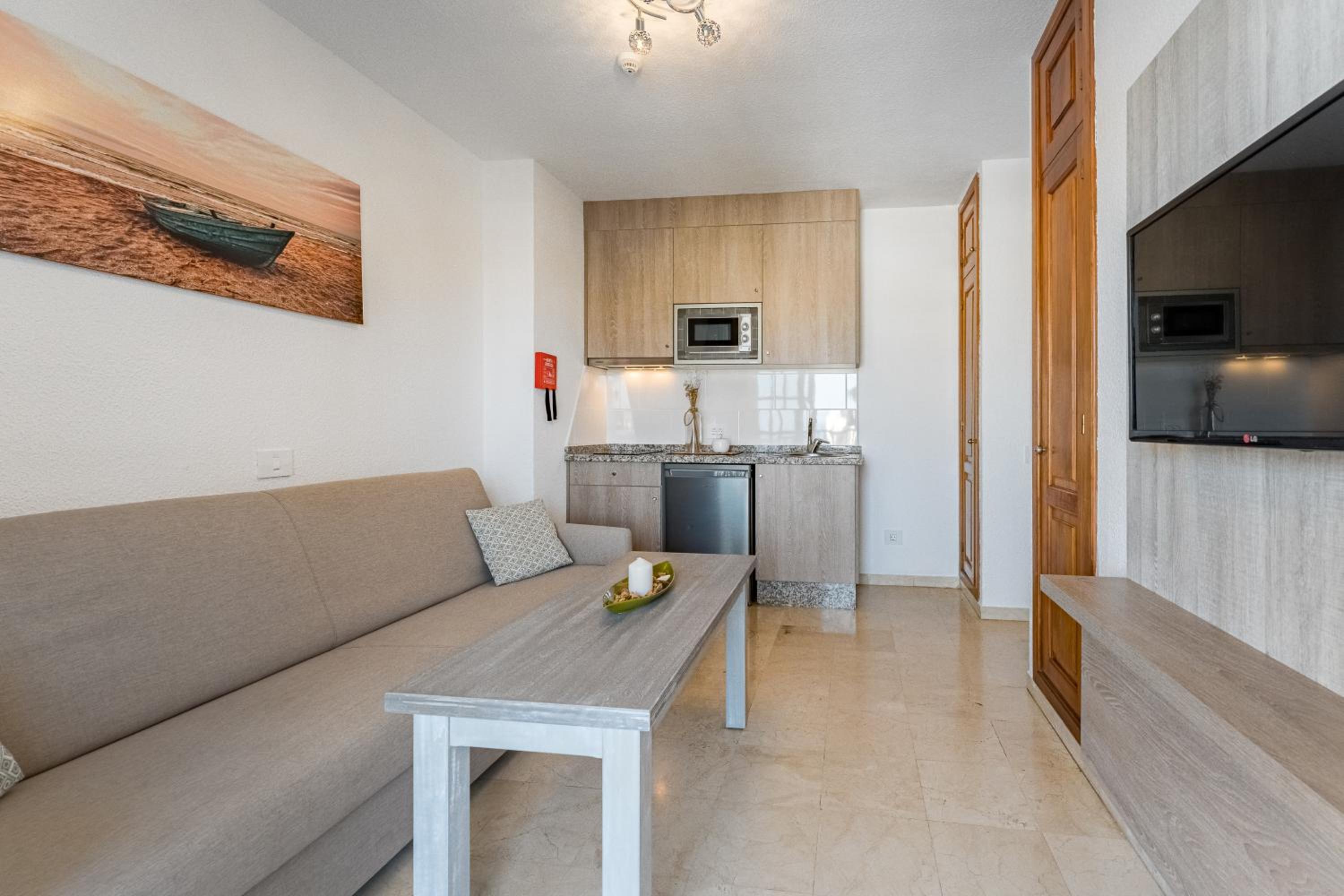 One-Bedroom Apartment - Photo 2