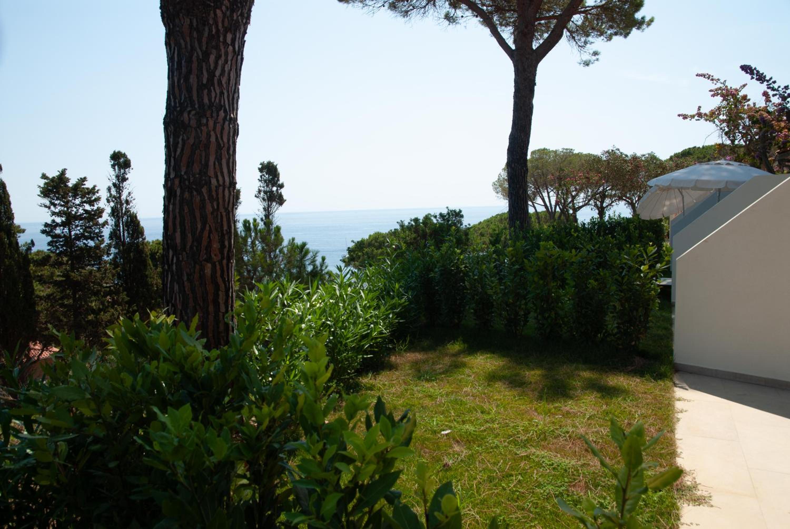 Deluxe Apartment with Partial Sea View photo 3