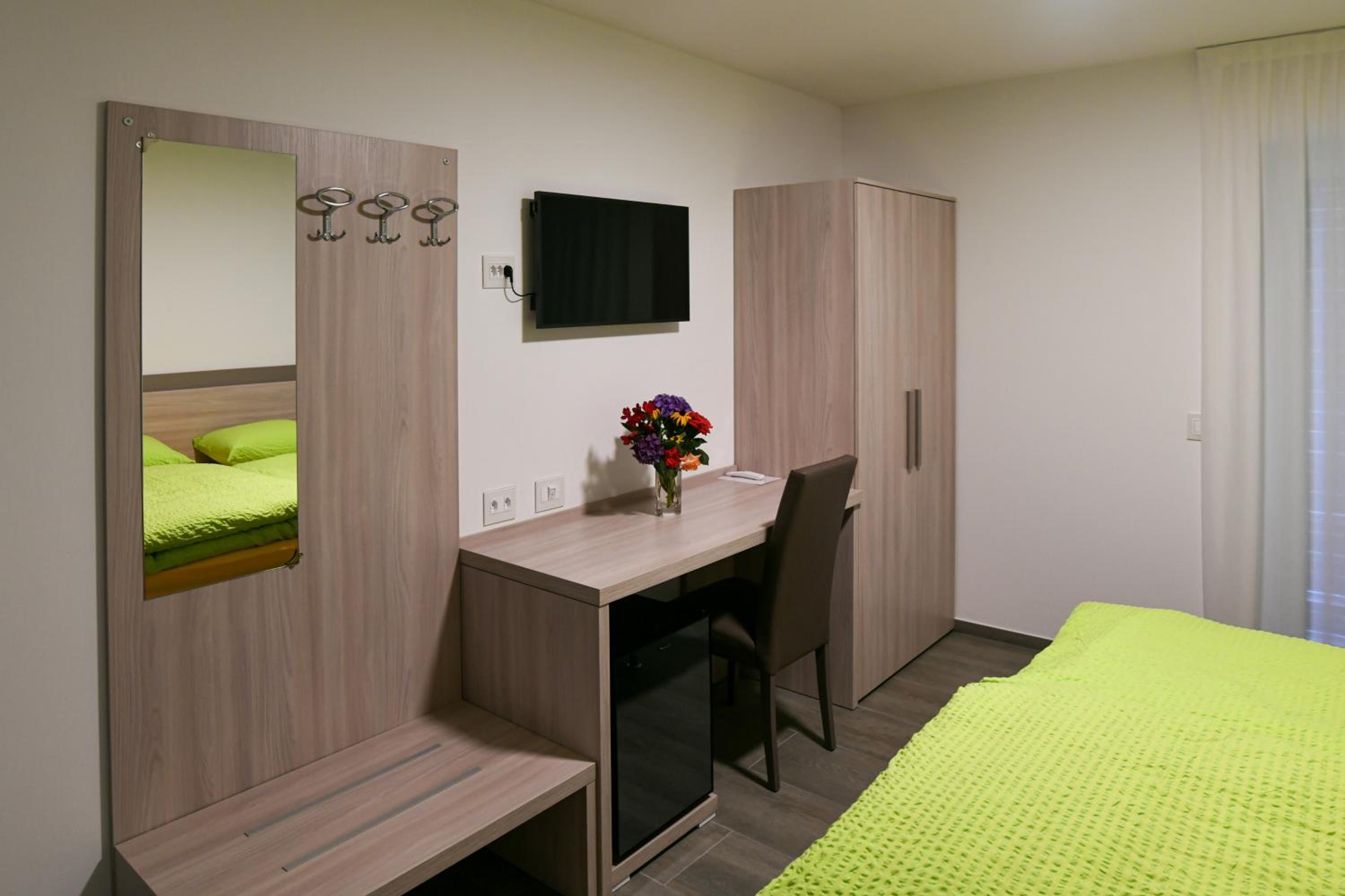 Double Room - Photo 7