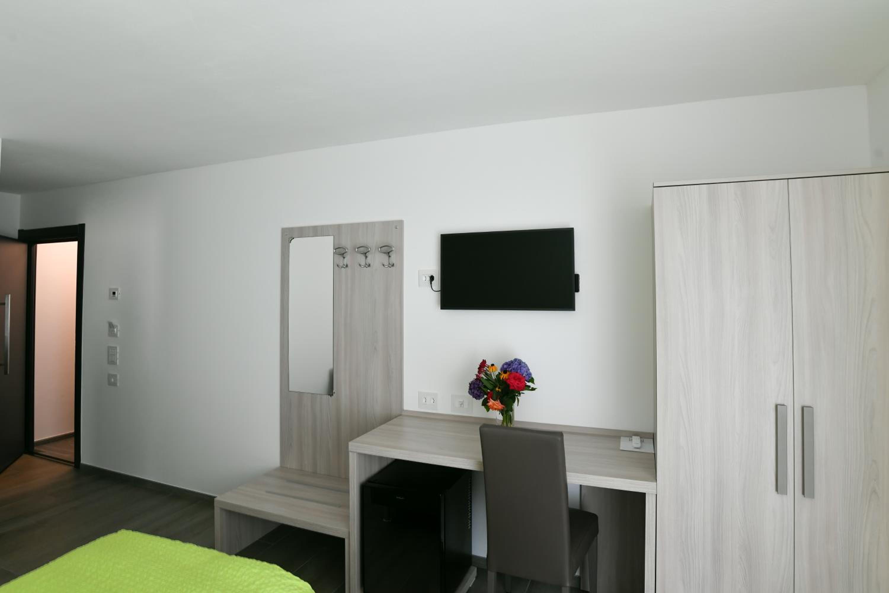 Double Room - Photo 2