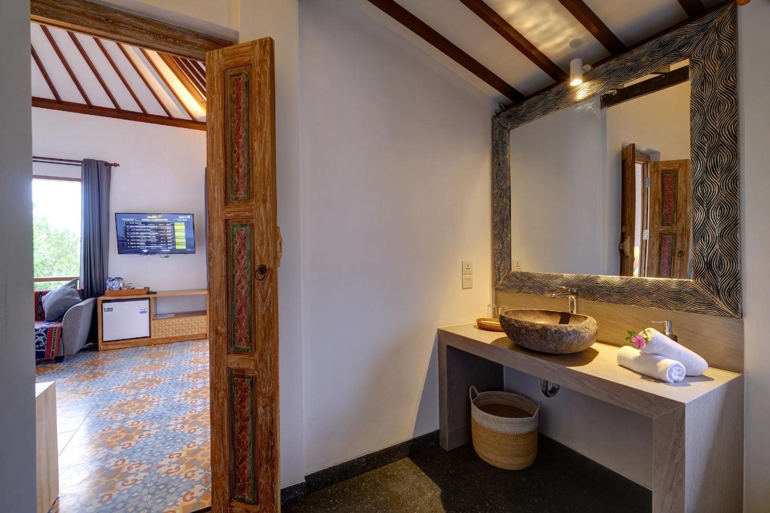 Deluxe Double Room - Photo 16
