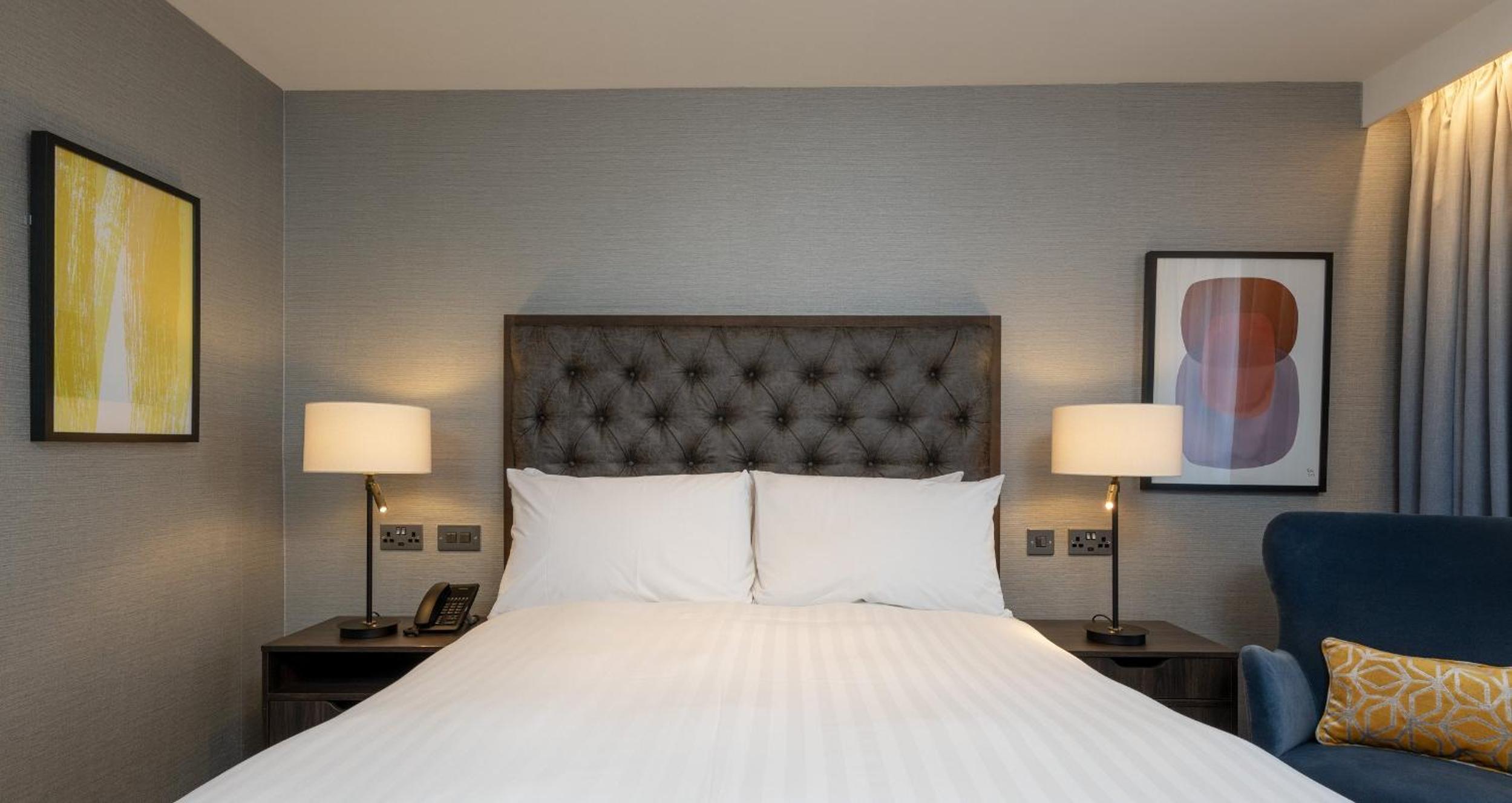 Standard Room thumbnail 6