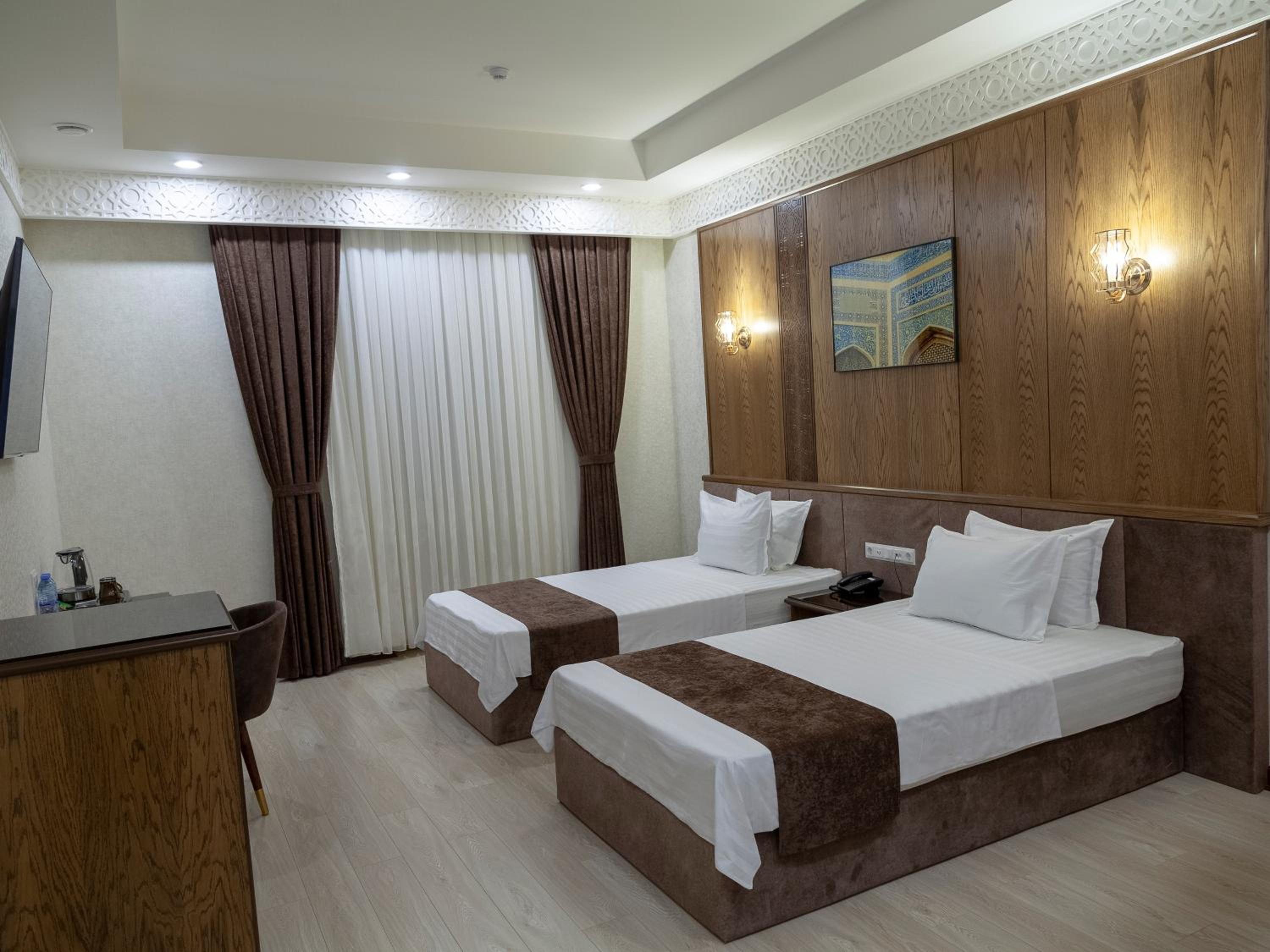 Superior Twin Room with City View photo 3