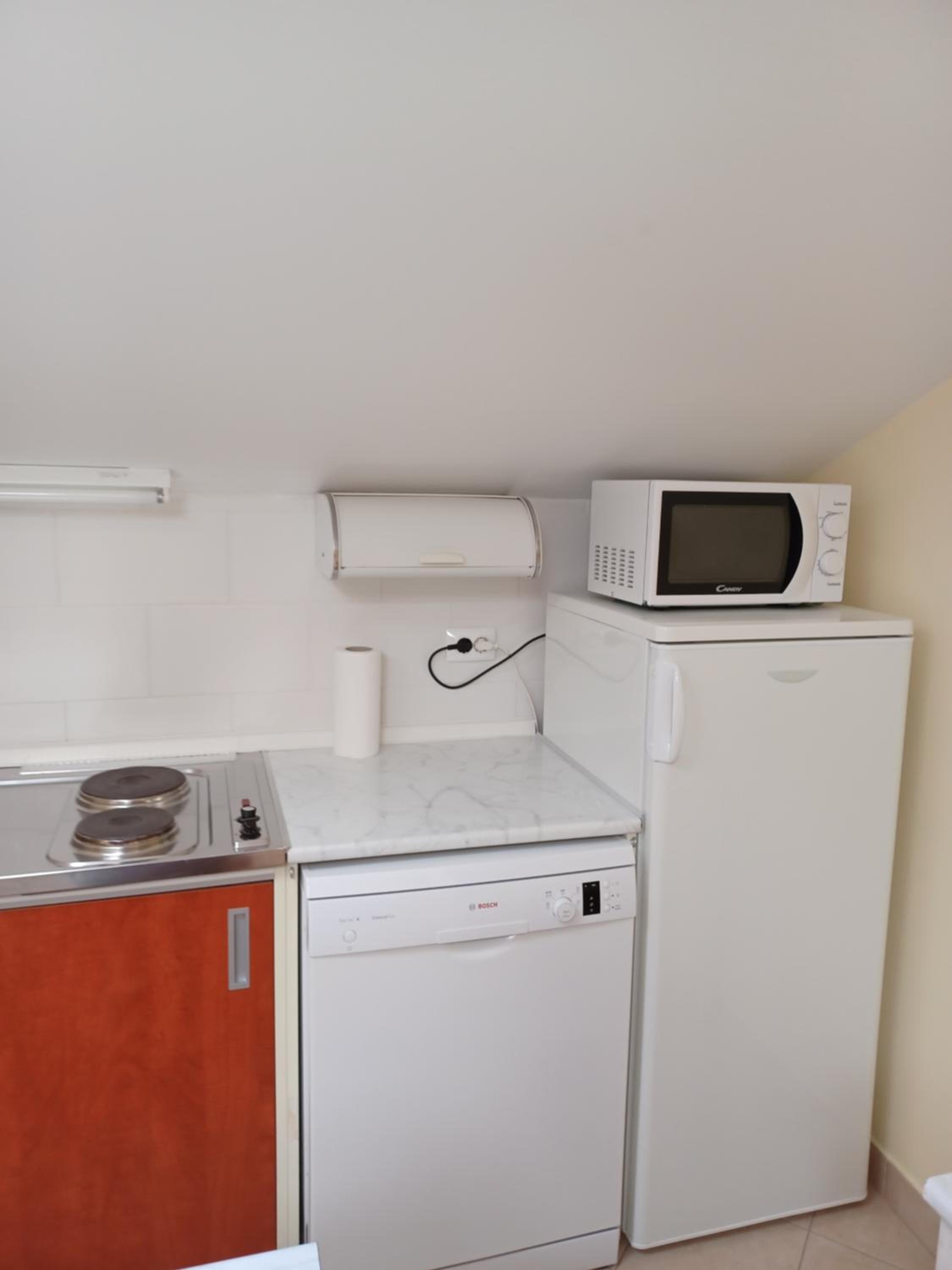 One-Bedroom Apartment - Photo 6
