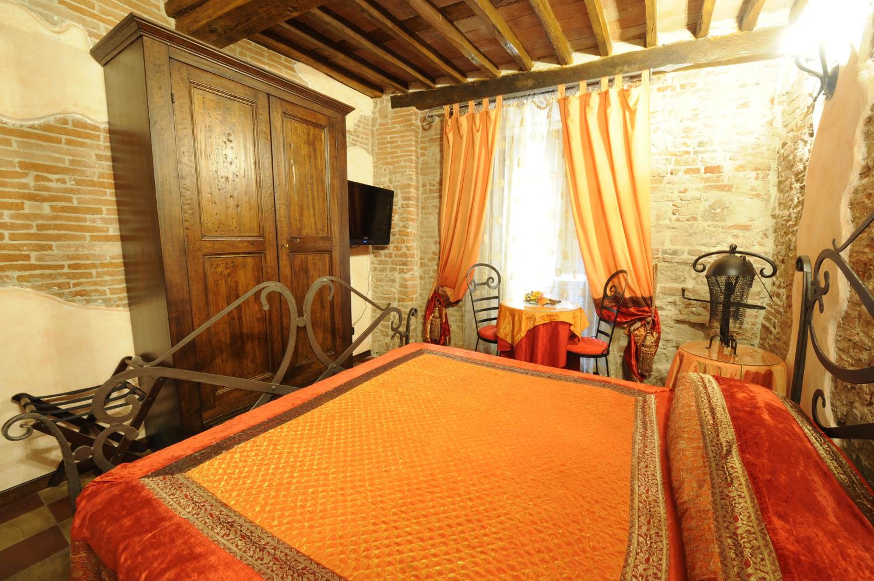 Double Room - Photo 4