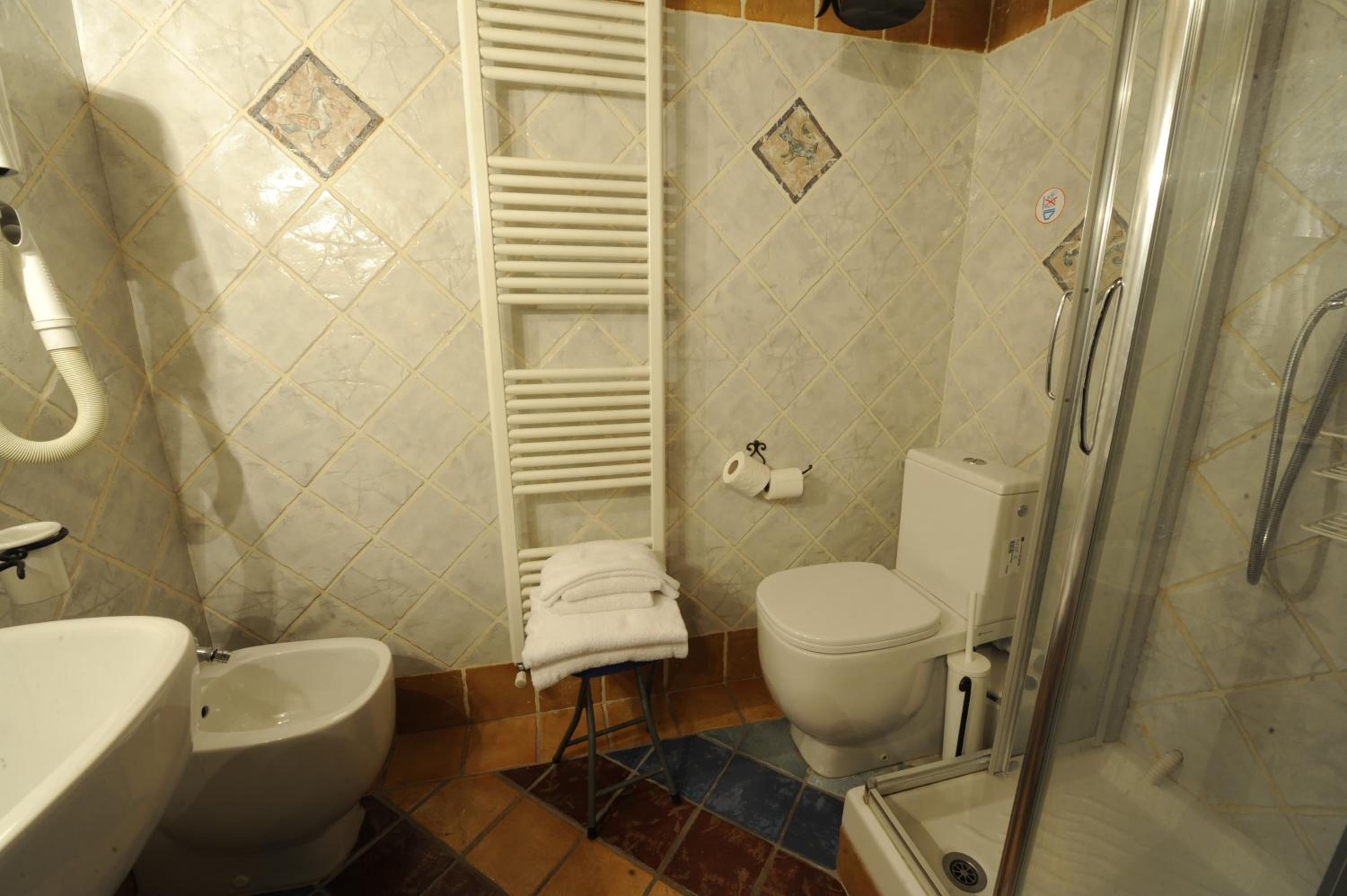 Double Room - Photo 12