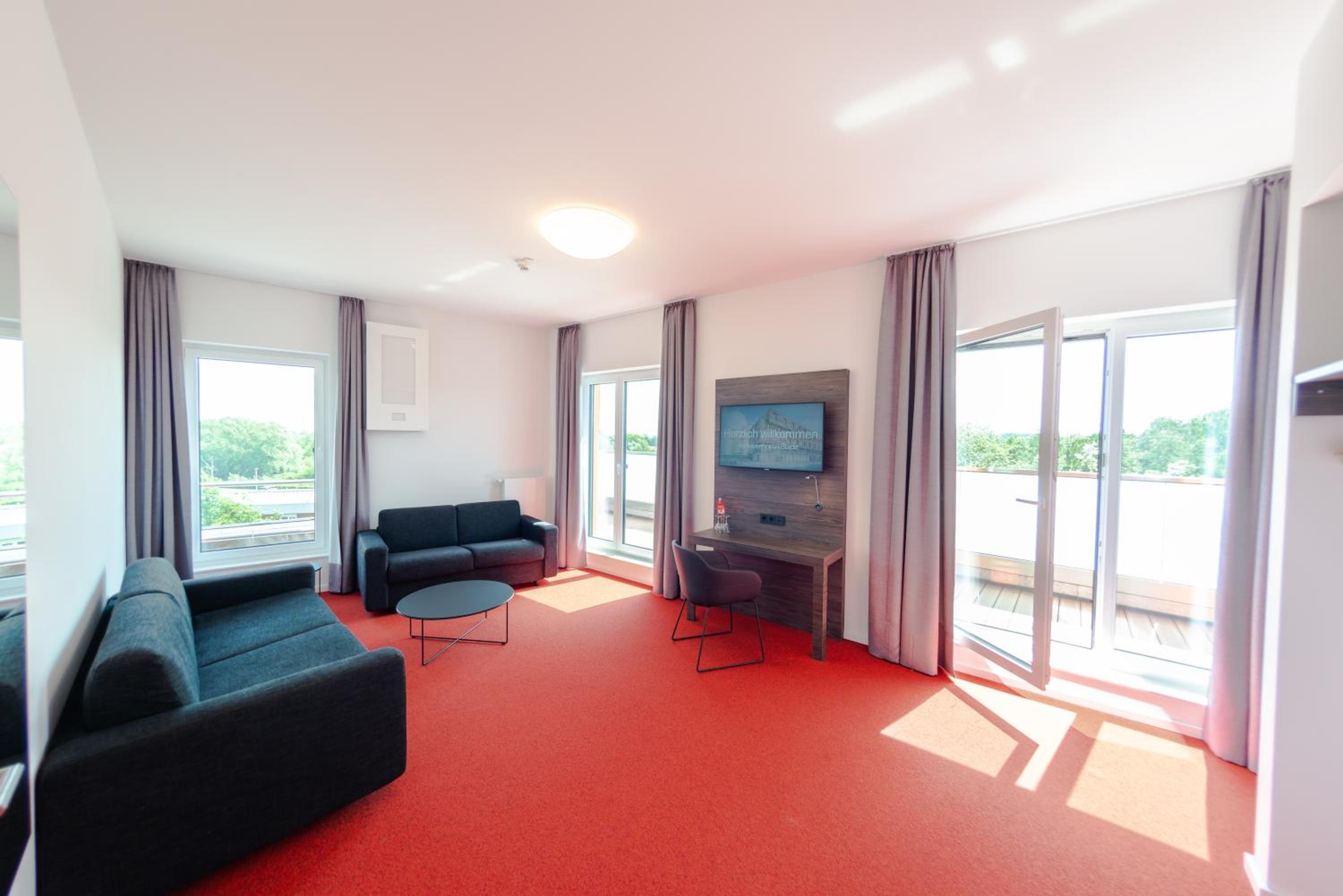 Suite - Photo 1