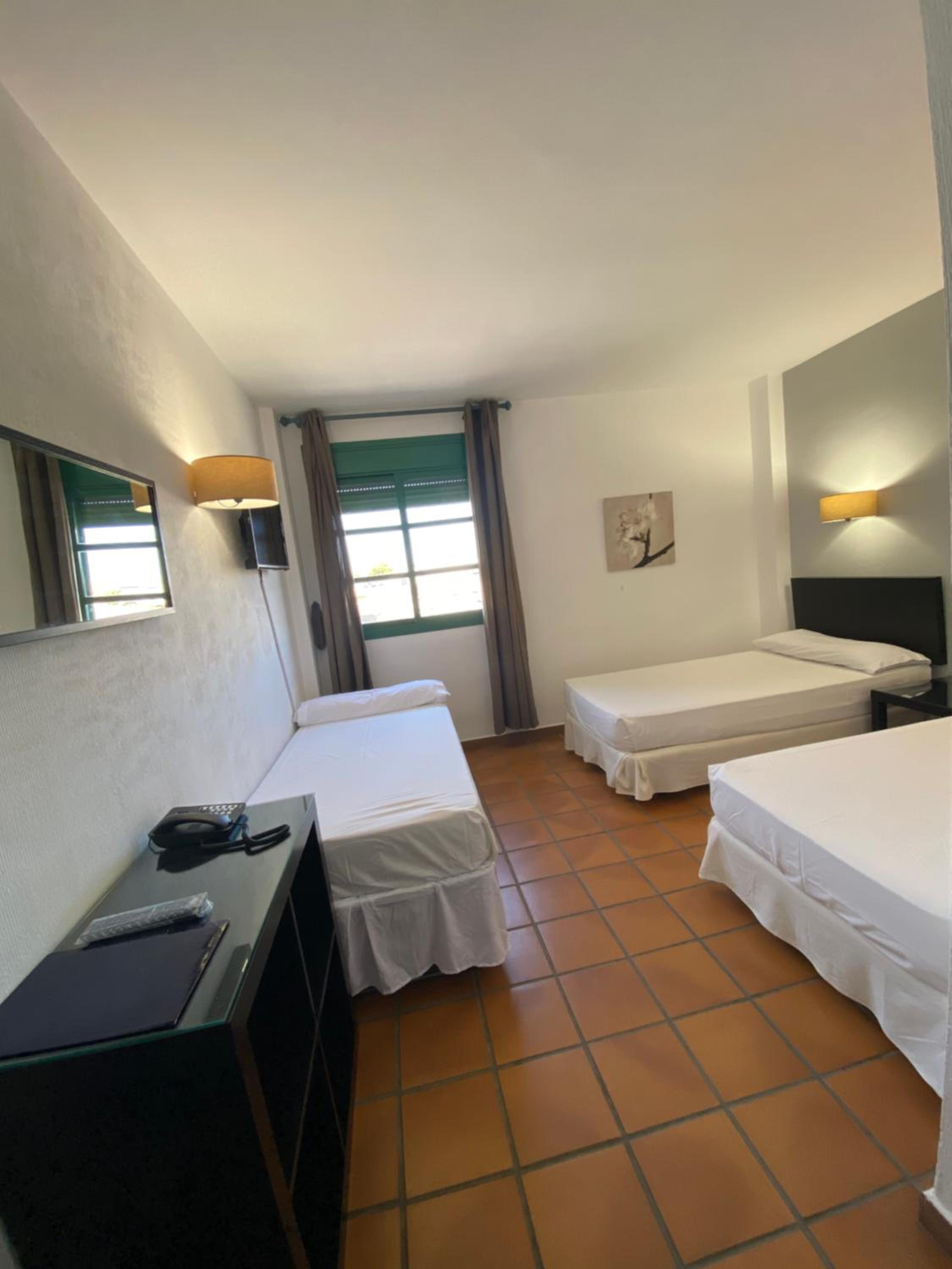 Double Room With Extra Bed photo 3