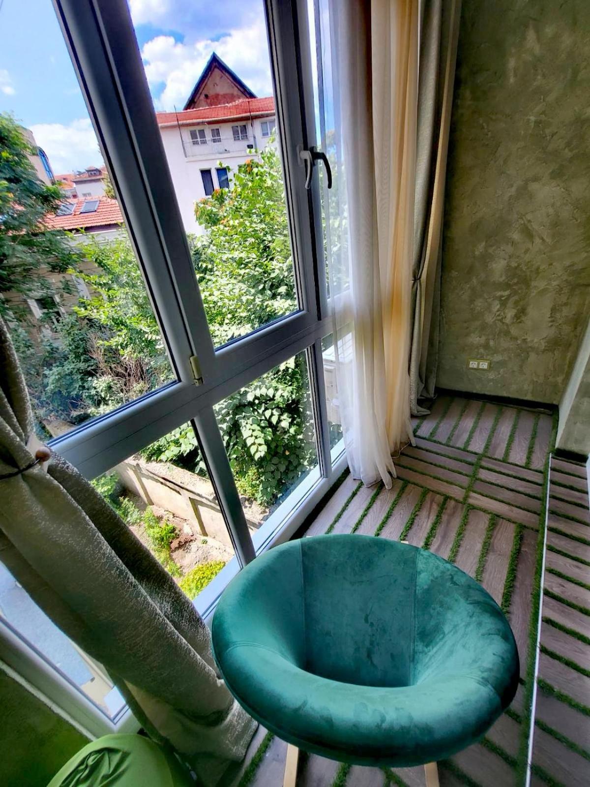 Two-Bedroom Apartment with Balcony - Photo 19