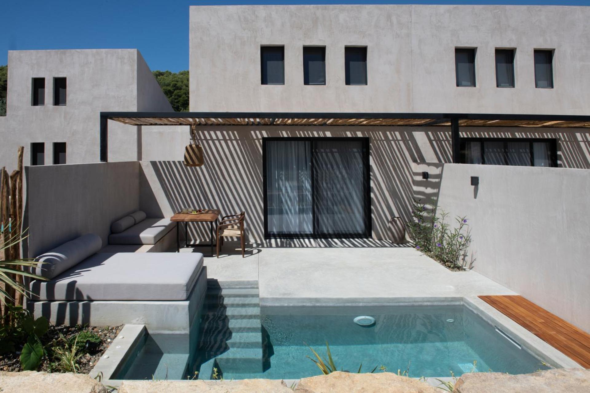 Suite with Private Pool - Photo 21