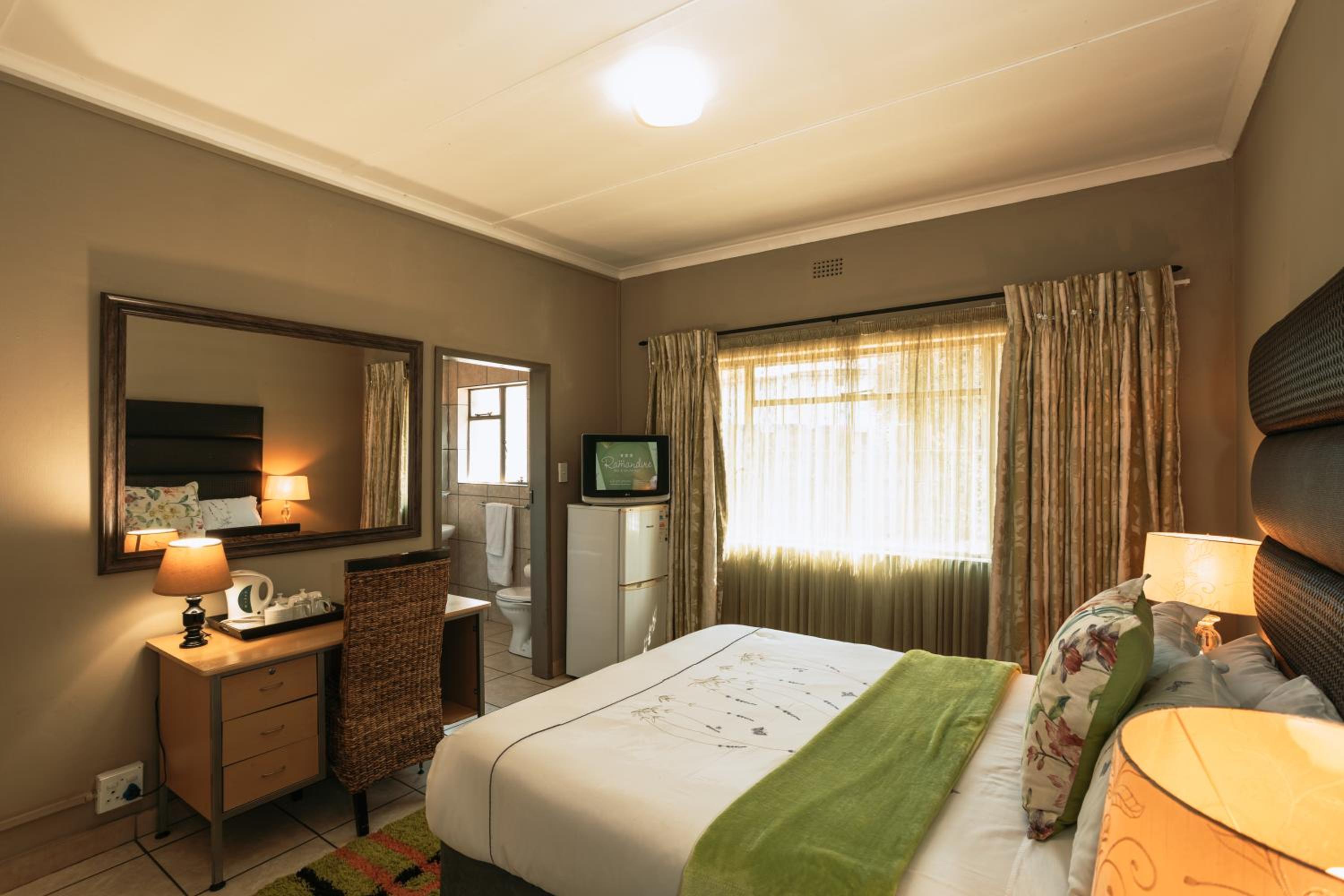 Queen Room photo 3
