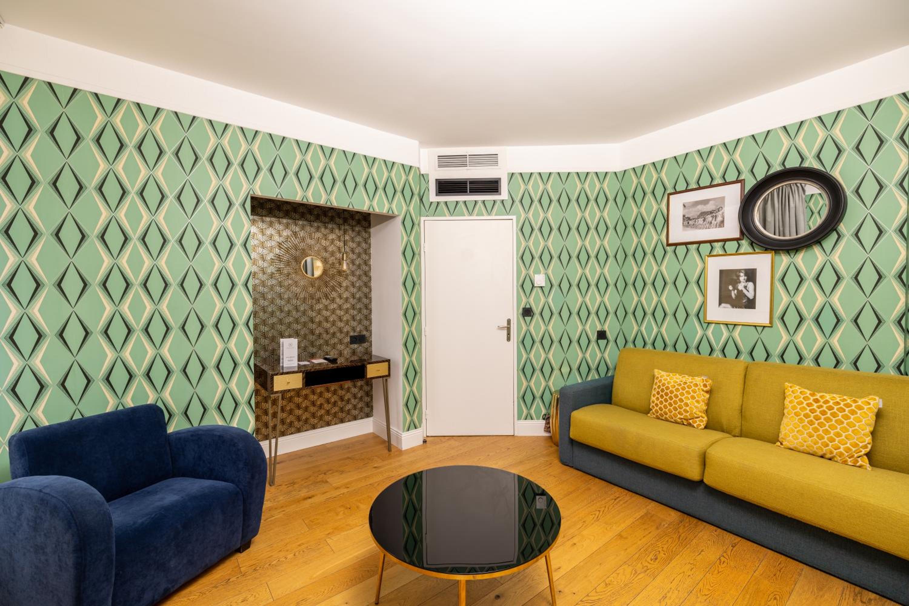 Apartment with Balcony photo 1