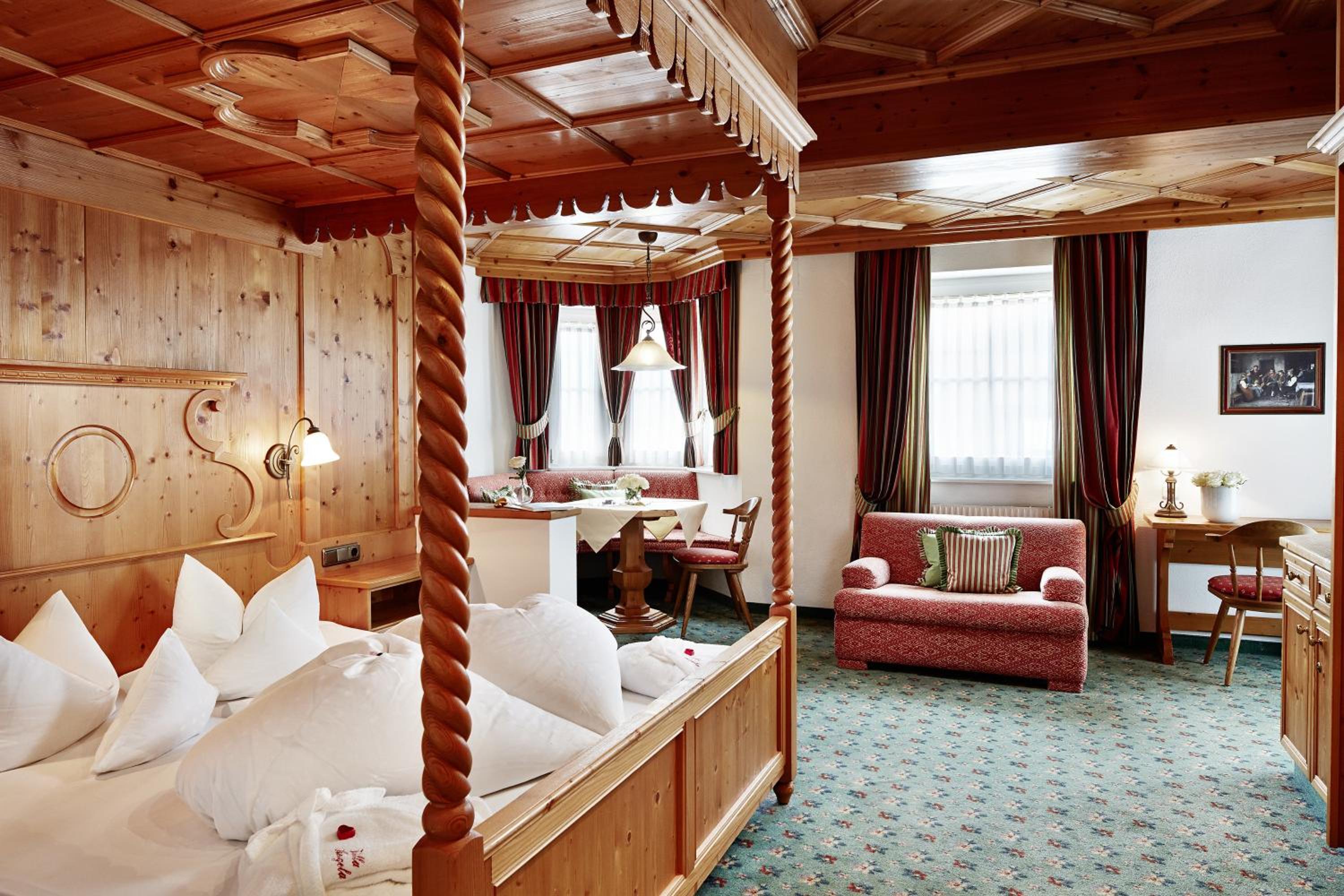 Deluxe Double Room with Balcony - Photo 1