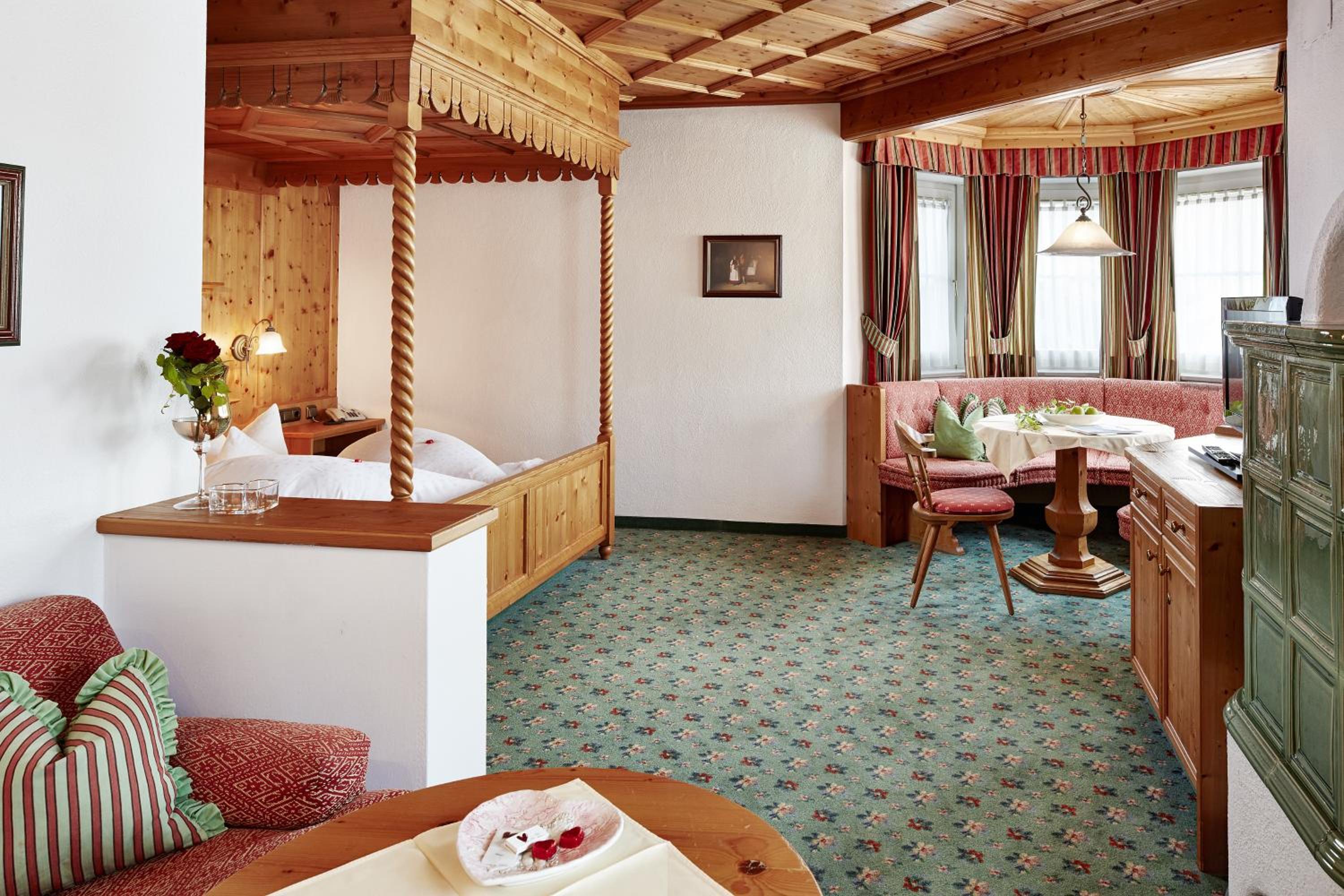 Deluxe Double Room with Balcony - Photo 2