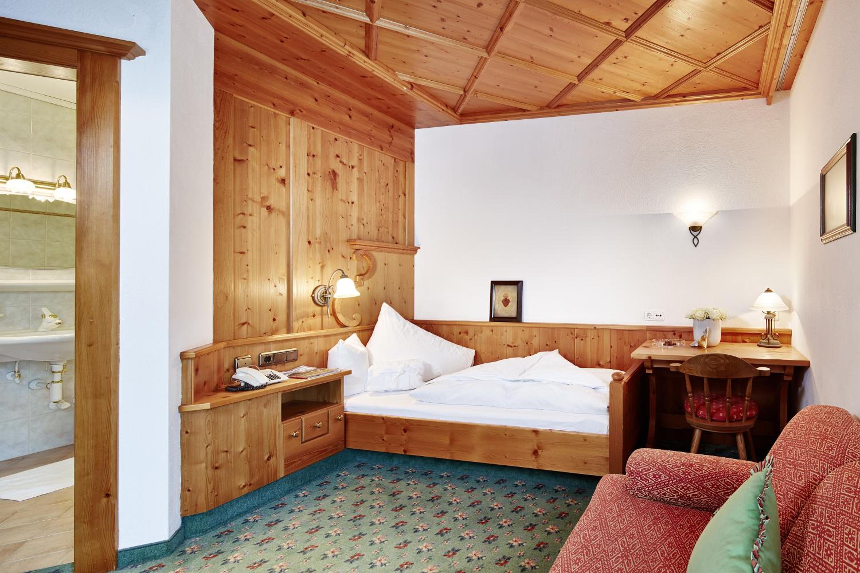 Deluxe Single Room with Balcony photo 1
