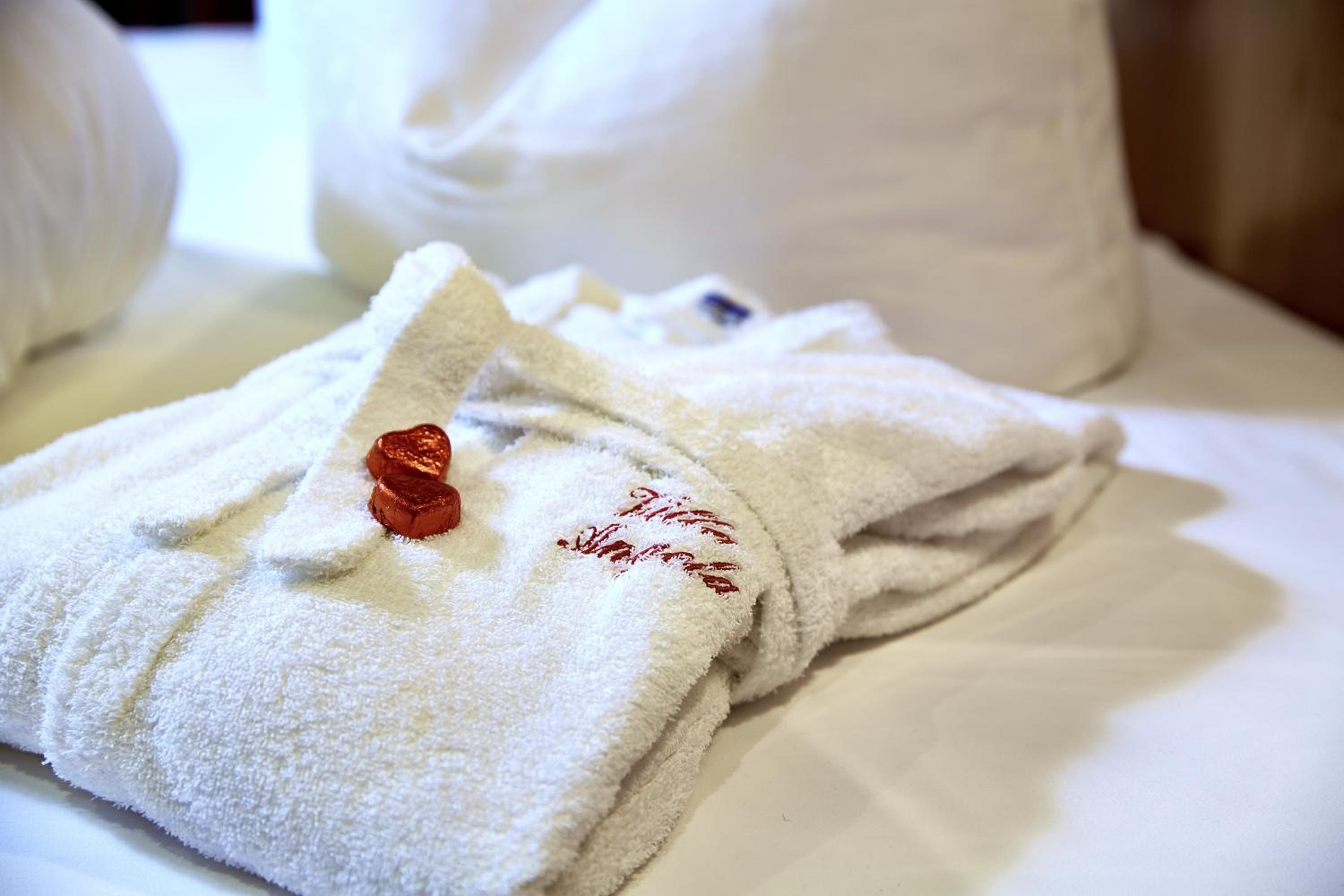Deluxe Double Room with Balcony - Photo 6