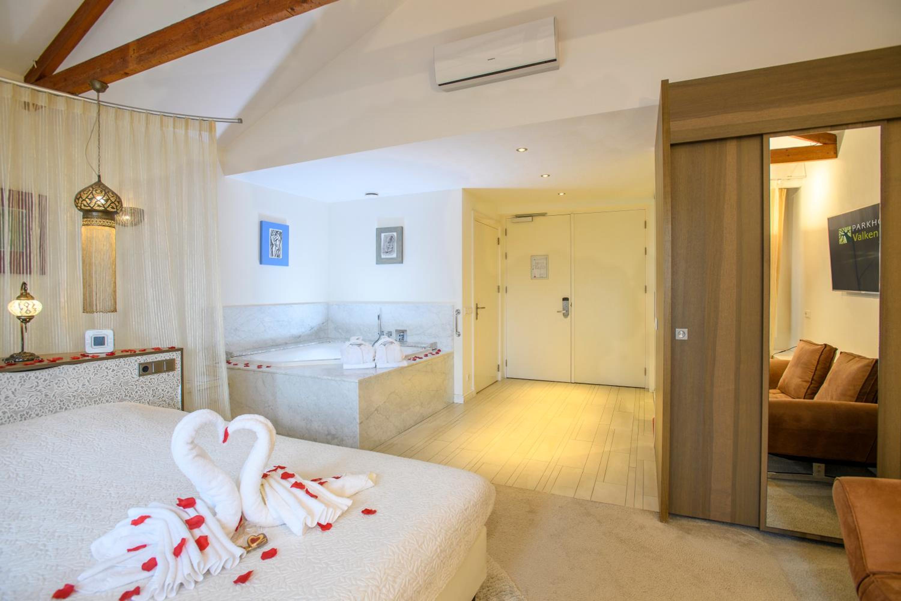Bridal Suite - Photo 3