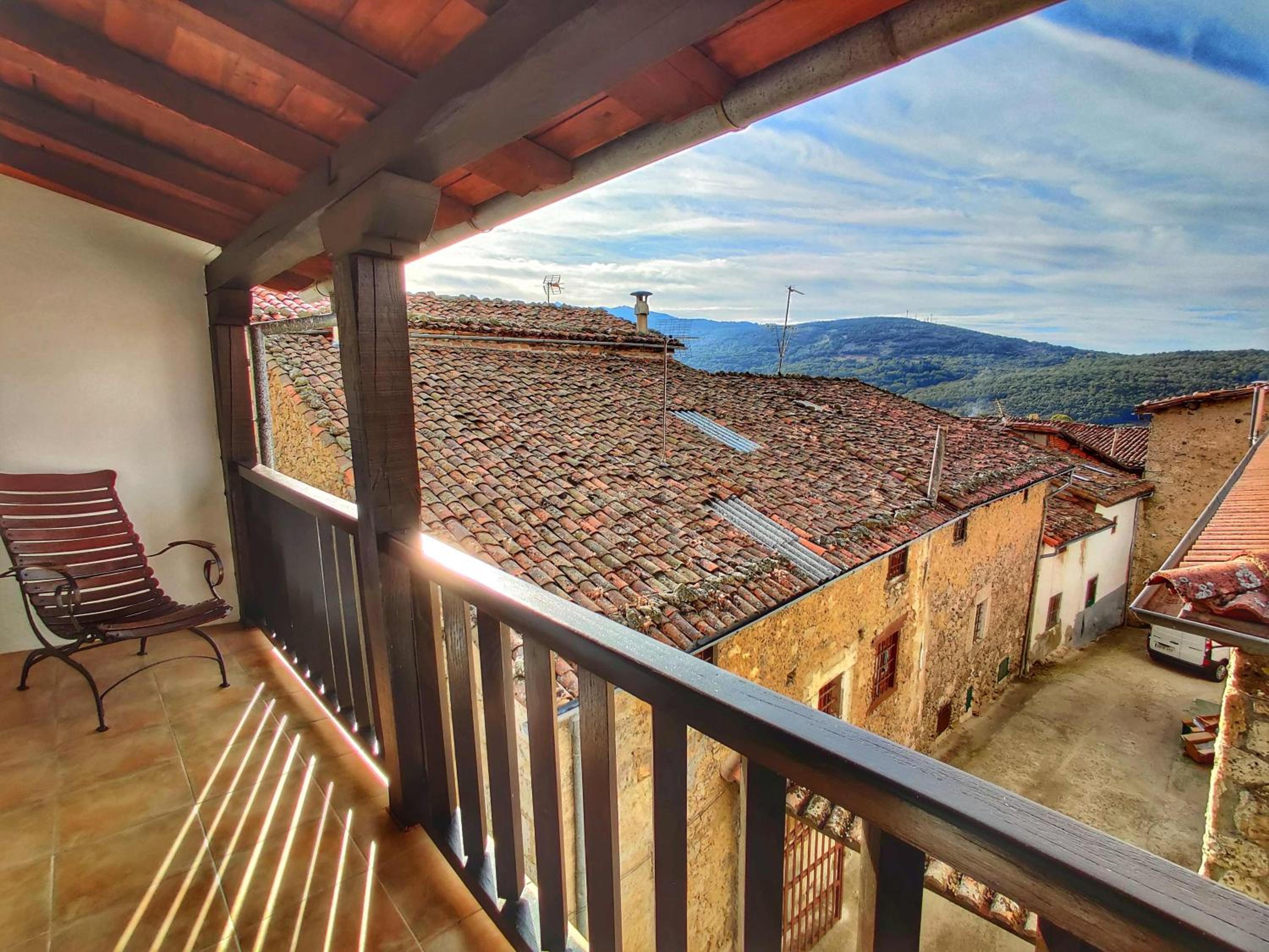 Deluxe Double Room with Balcony photo 2