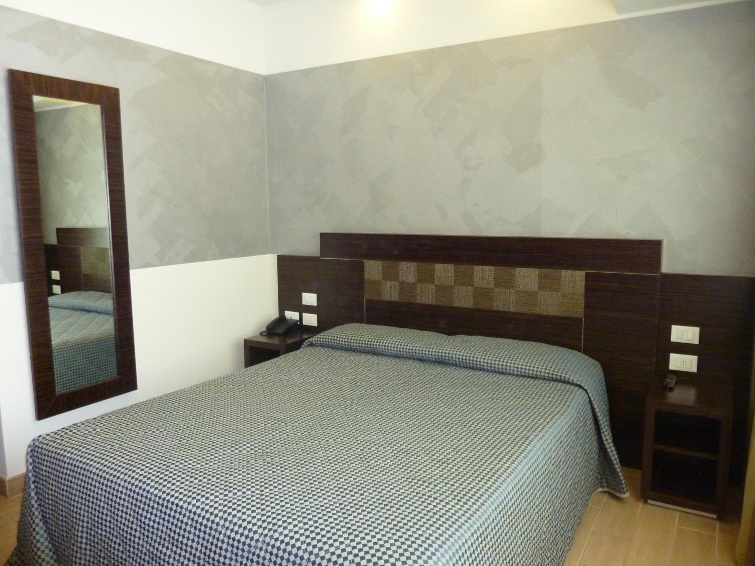 Superior Double or Twin Room - Photo 8