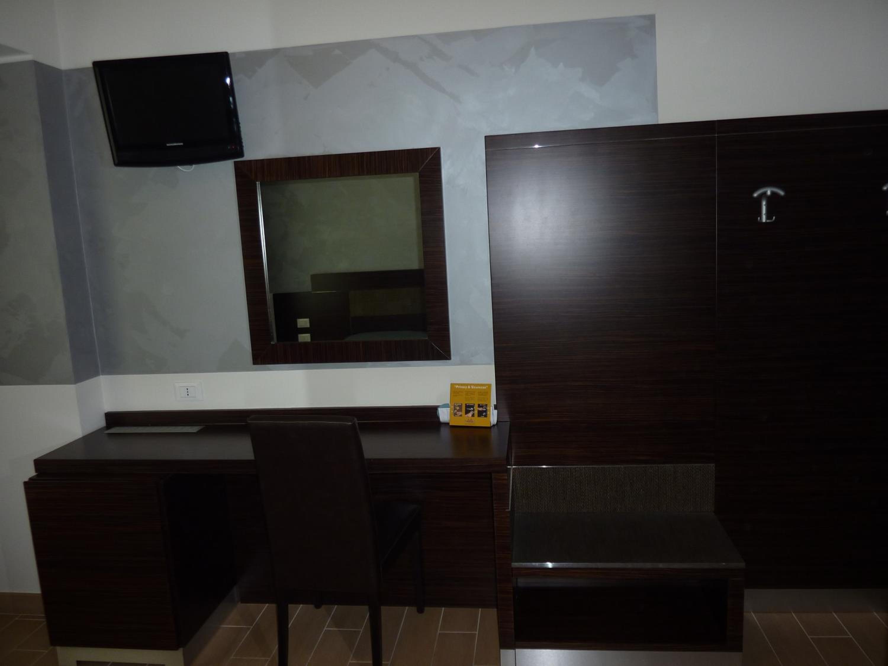 Superior Double or Twin Room - Photo 7
