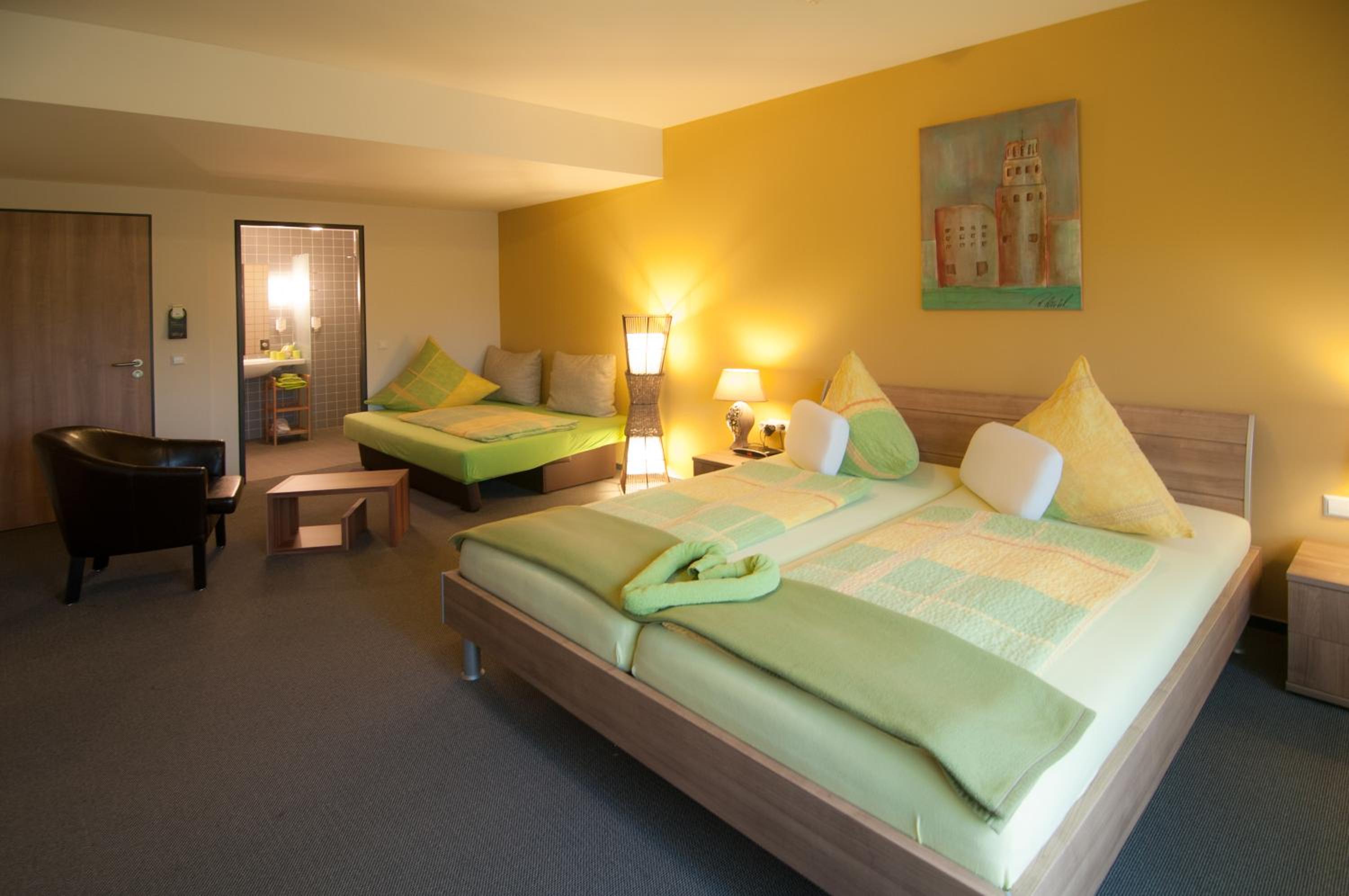 Quadruple Room with Private Bathroom - Photo 14