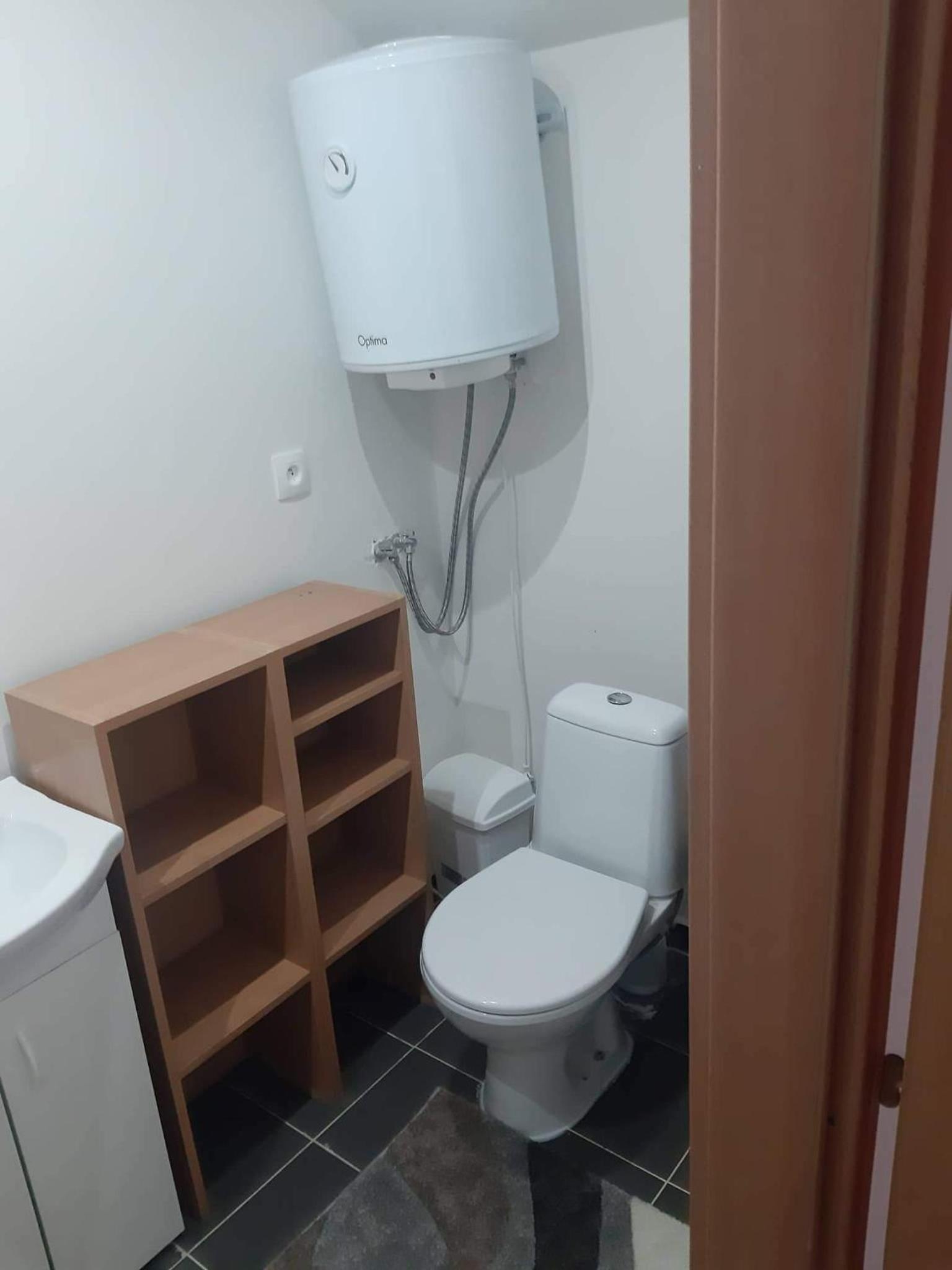 One-Bedroom Apartment - Photo 3