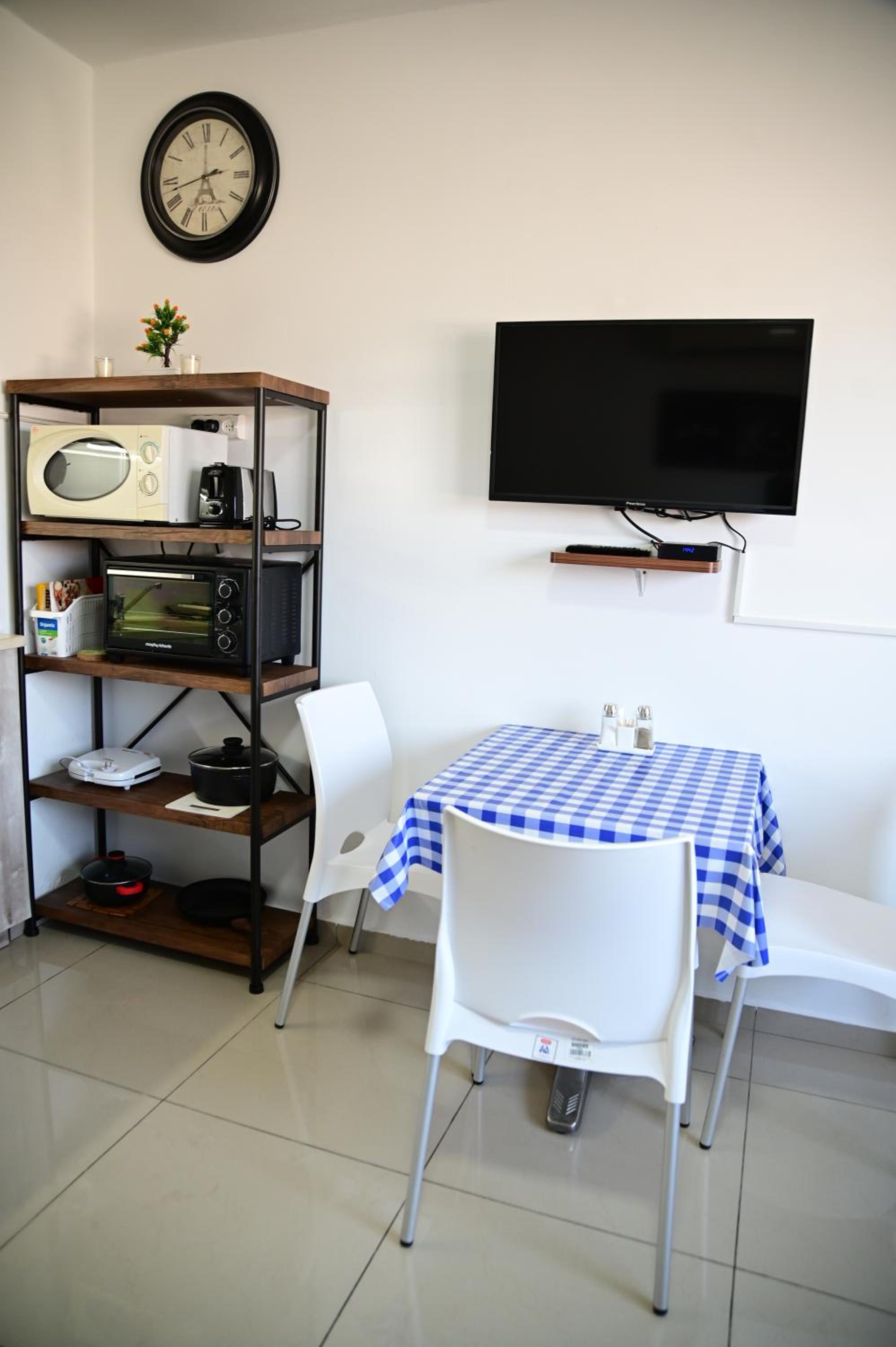 One-Bedroom Apartment - Photo 8