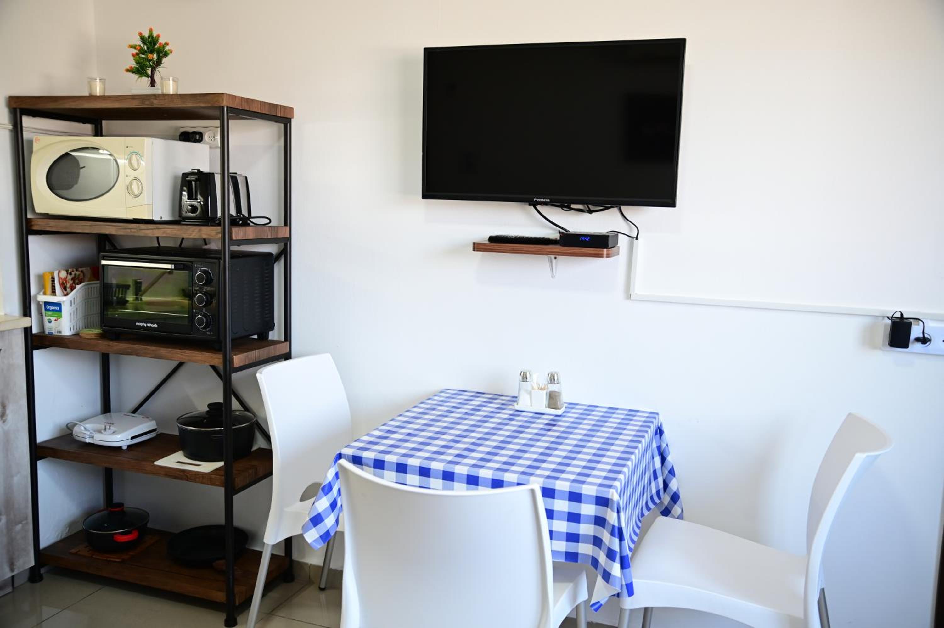 One-Bedroom Apartment - Photo 9