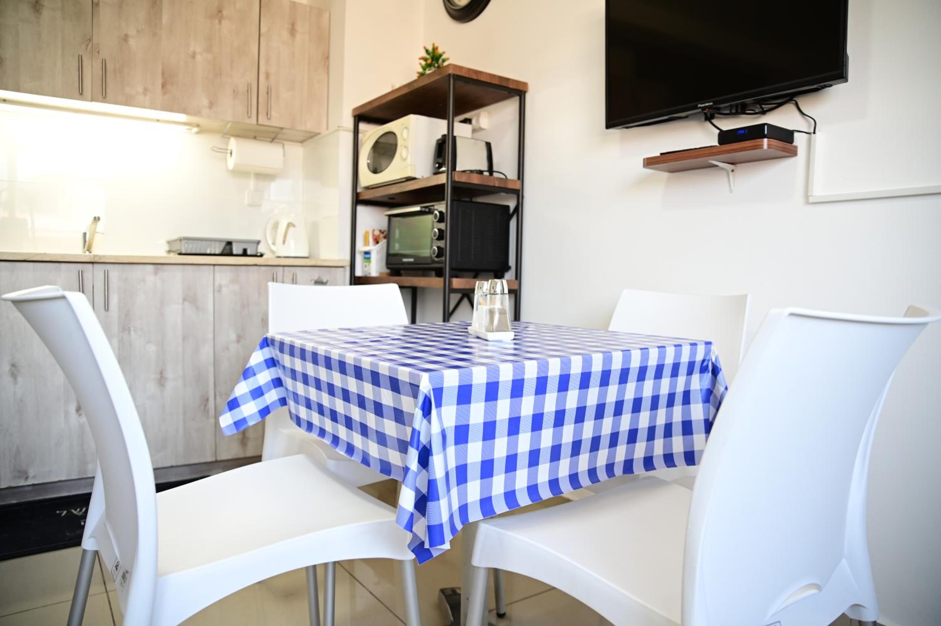 One-Bedroom Apartment - Photo 6