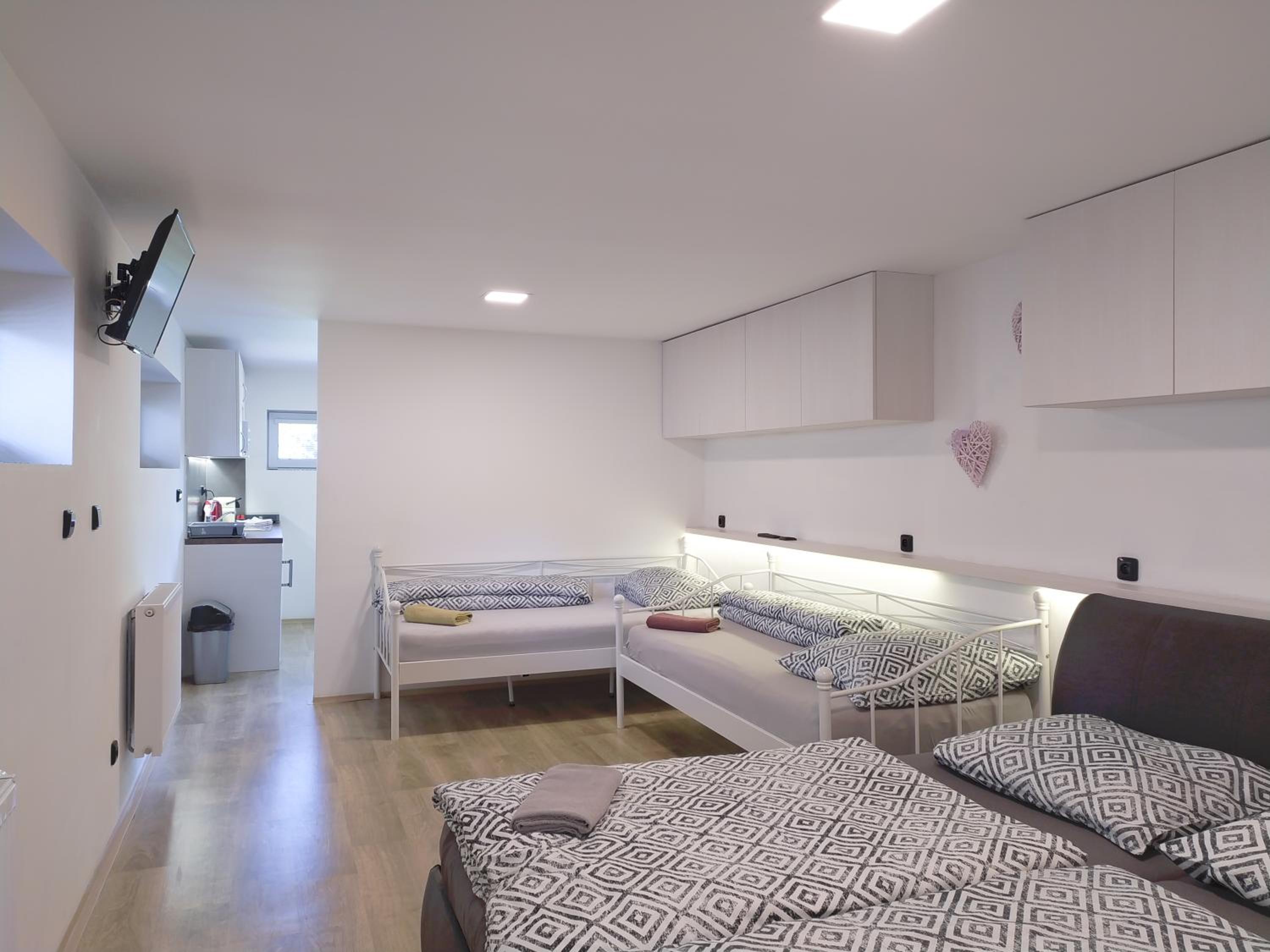 Studio Apartment - Photo 1