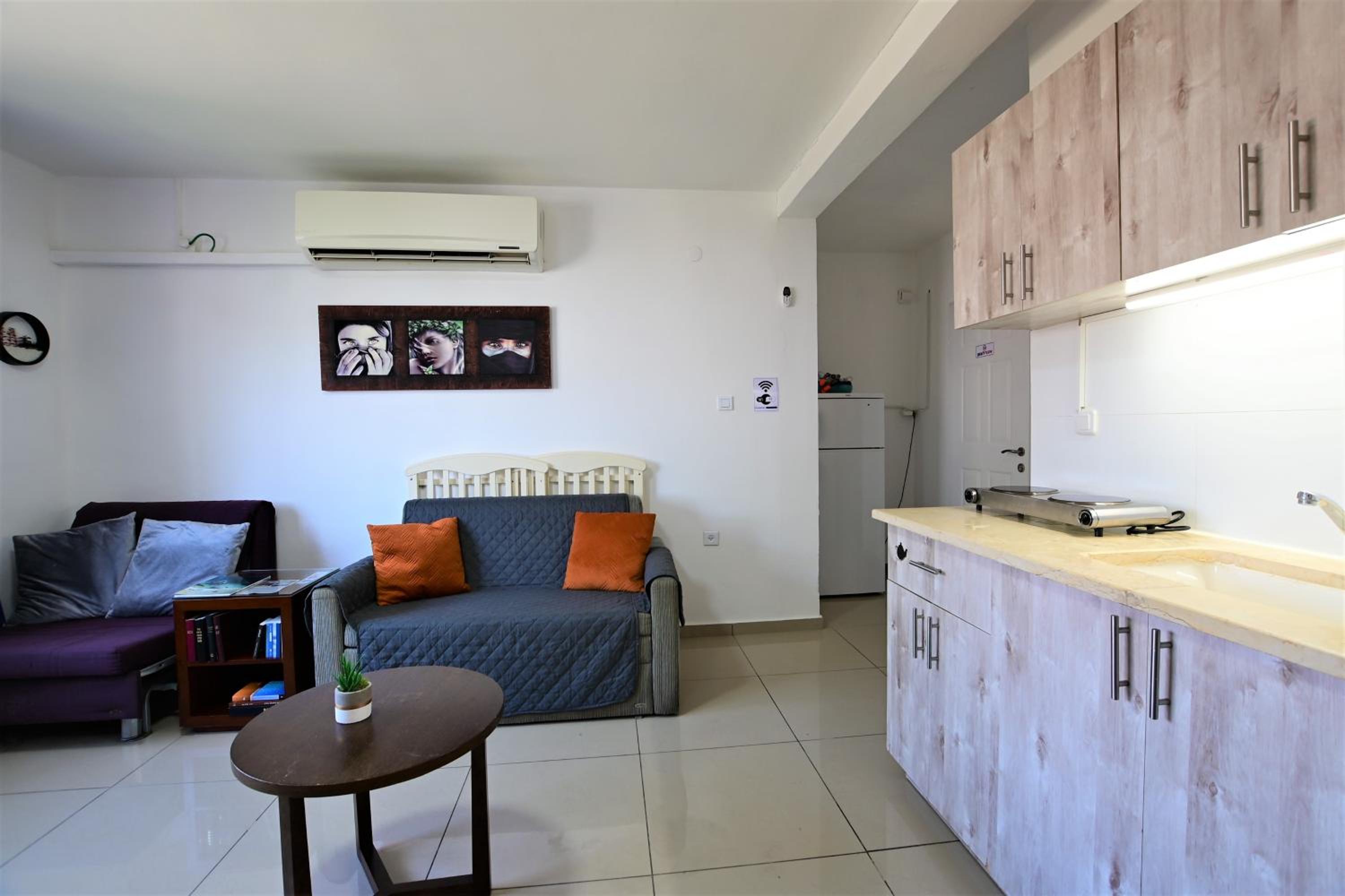 One-Bedroom Apartment - Photo 3