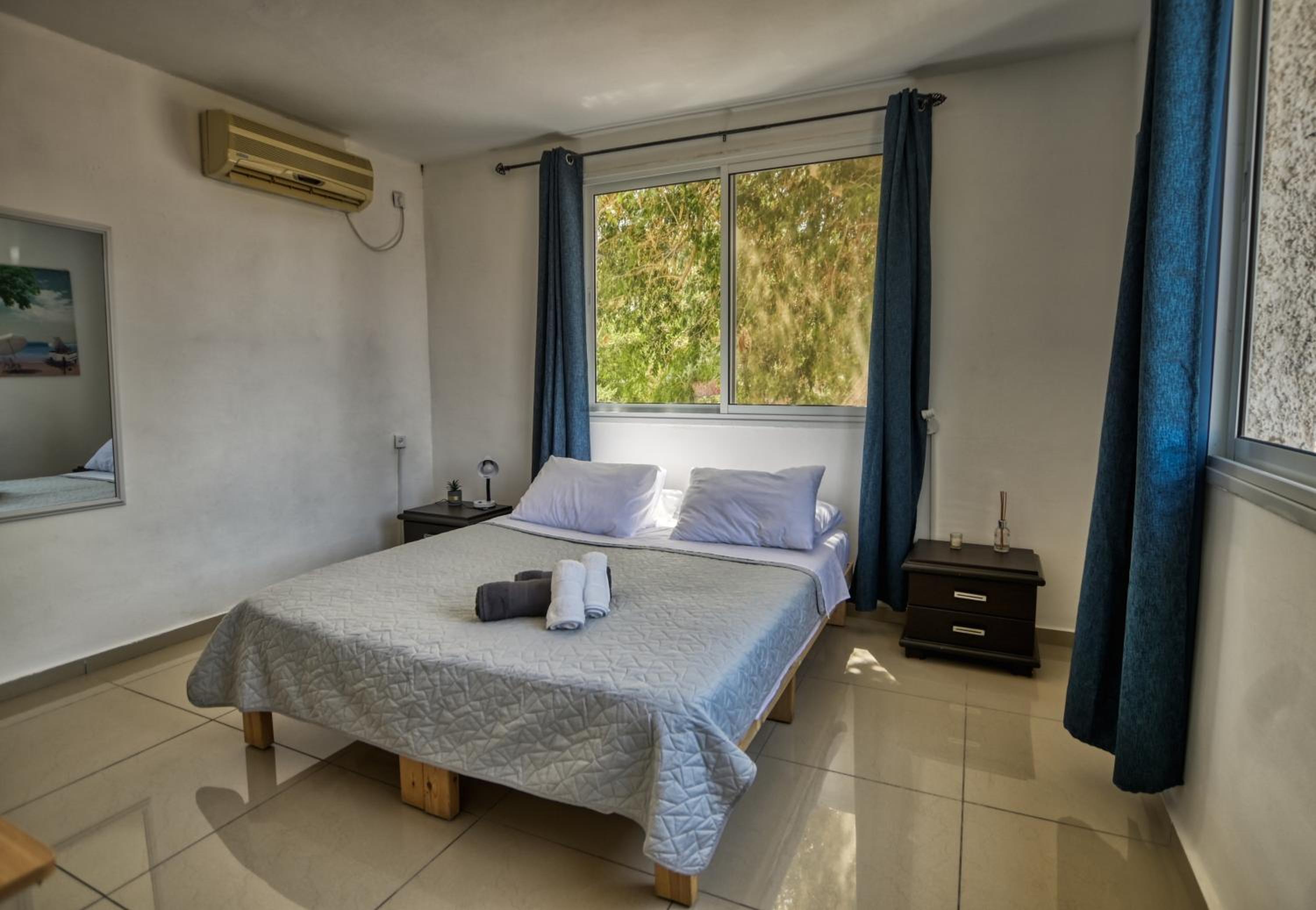 One-Bedroom Apartment - Photo 2