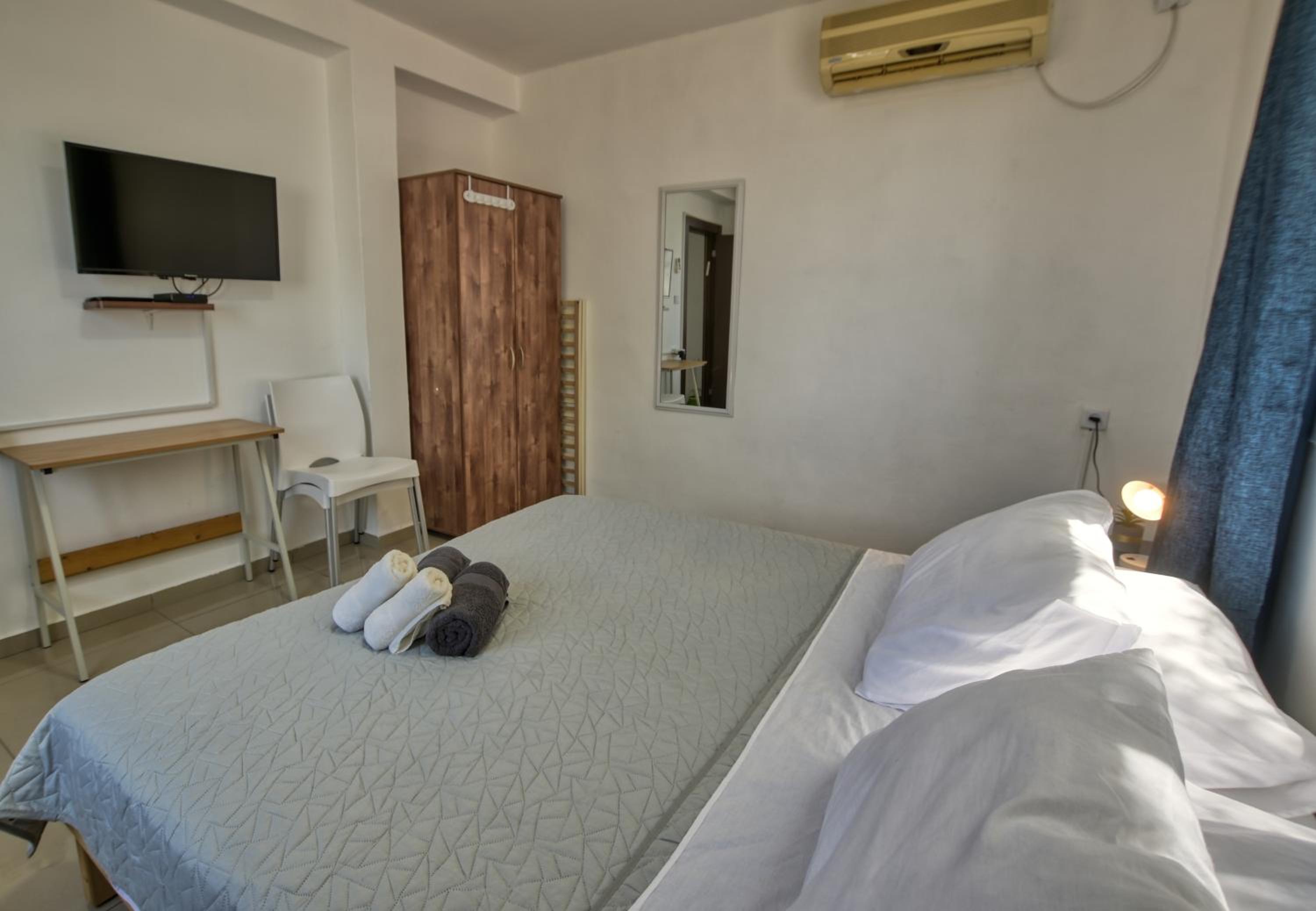 One-Bedroom Apartment - Photo 19