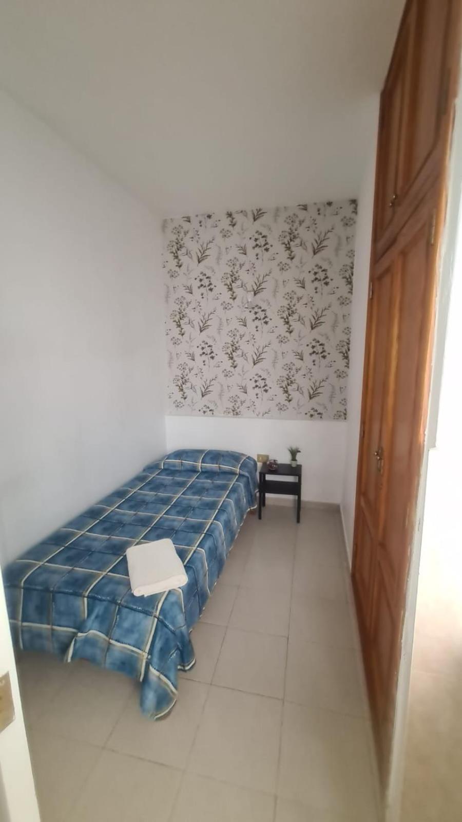 Habitación individual con baño compartido