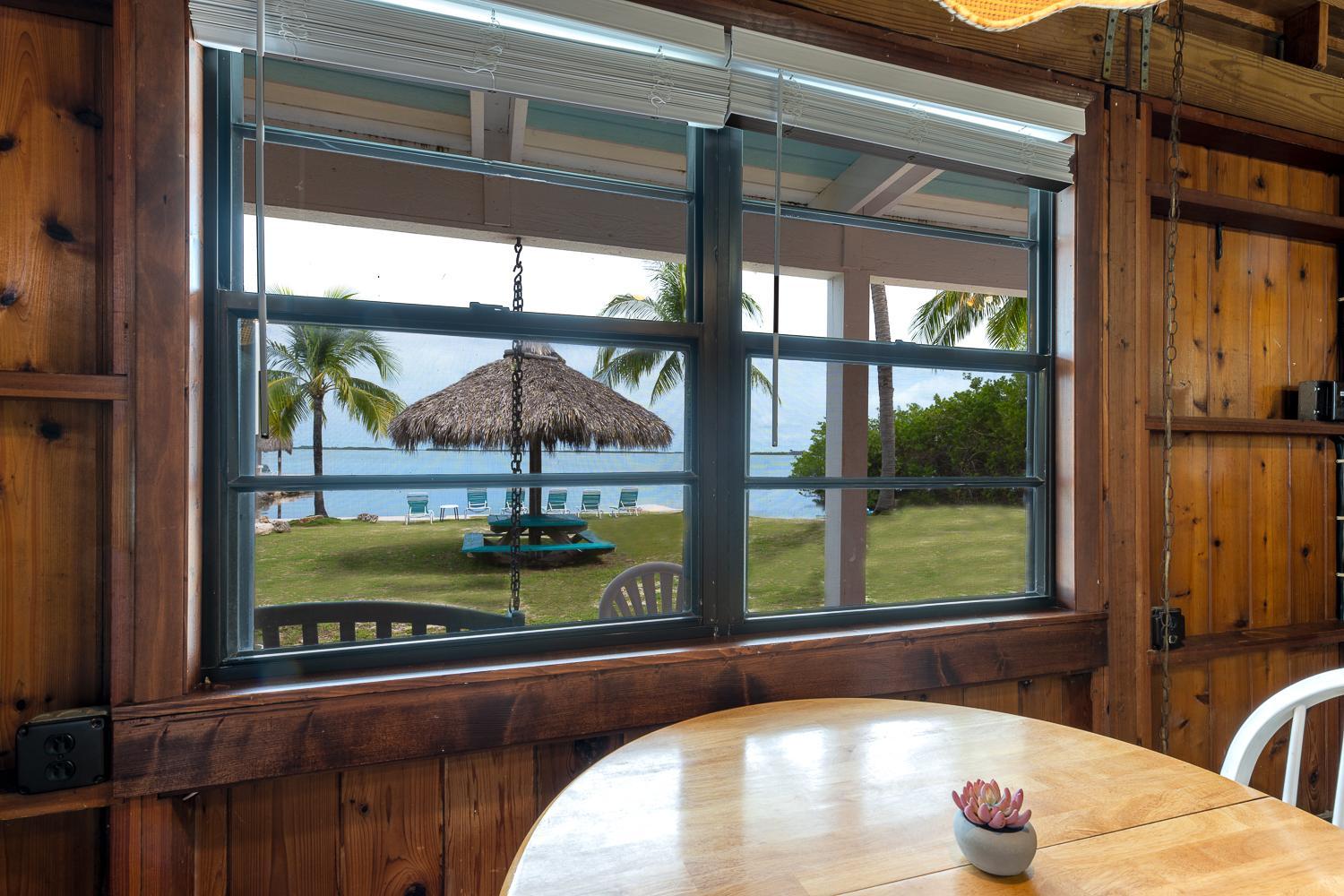 Bungalow - Beach Front - Photo 4
