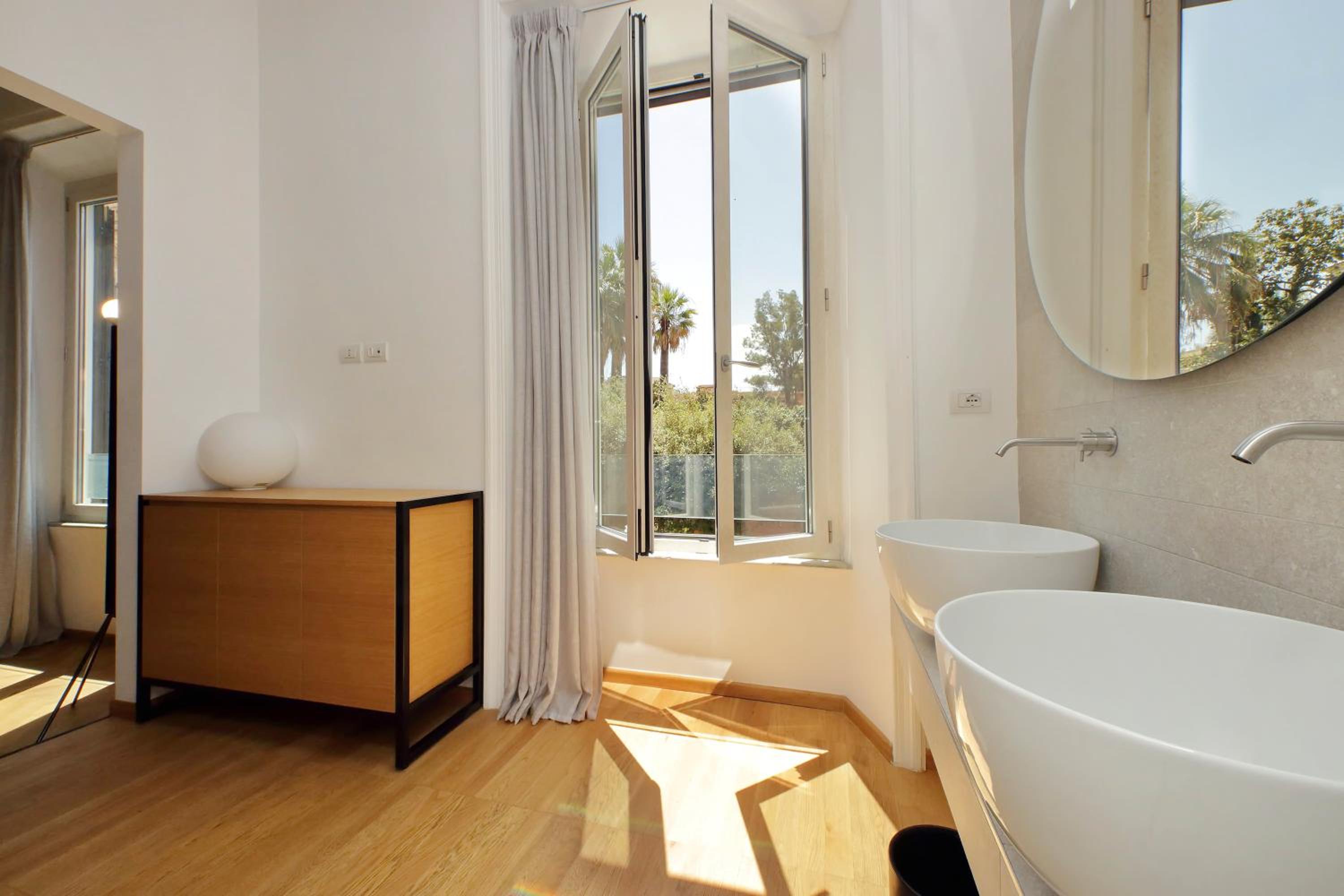 Superior King Room photo 3