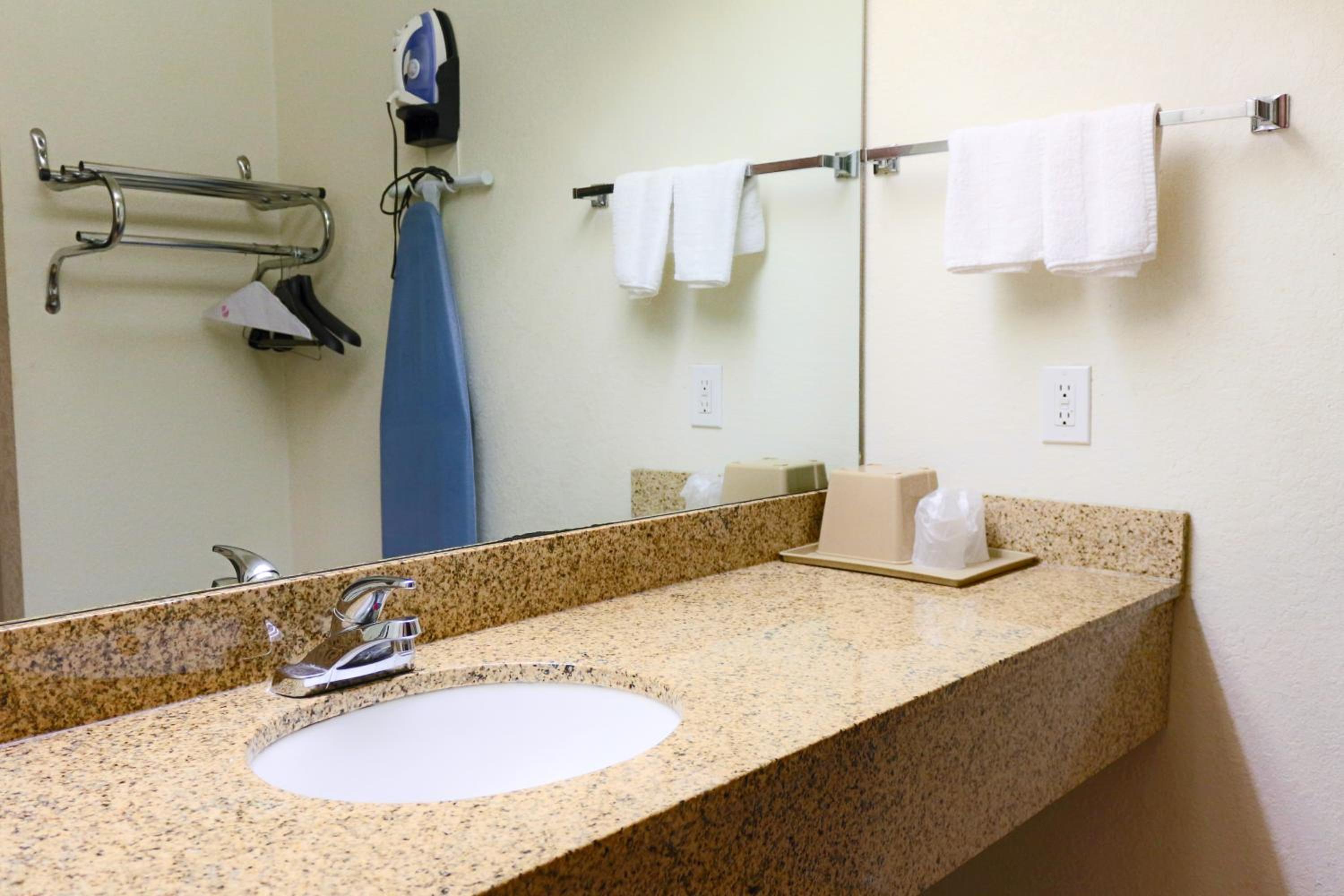 King Suite - Photo 3