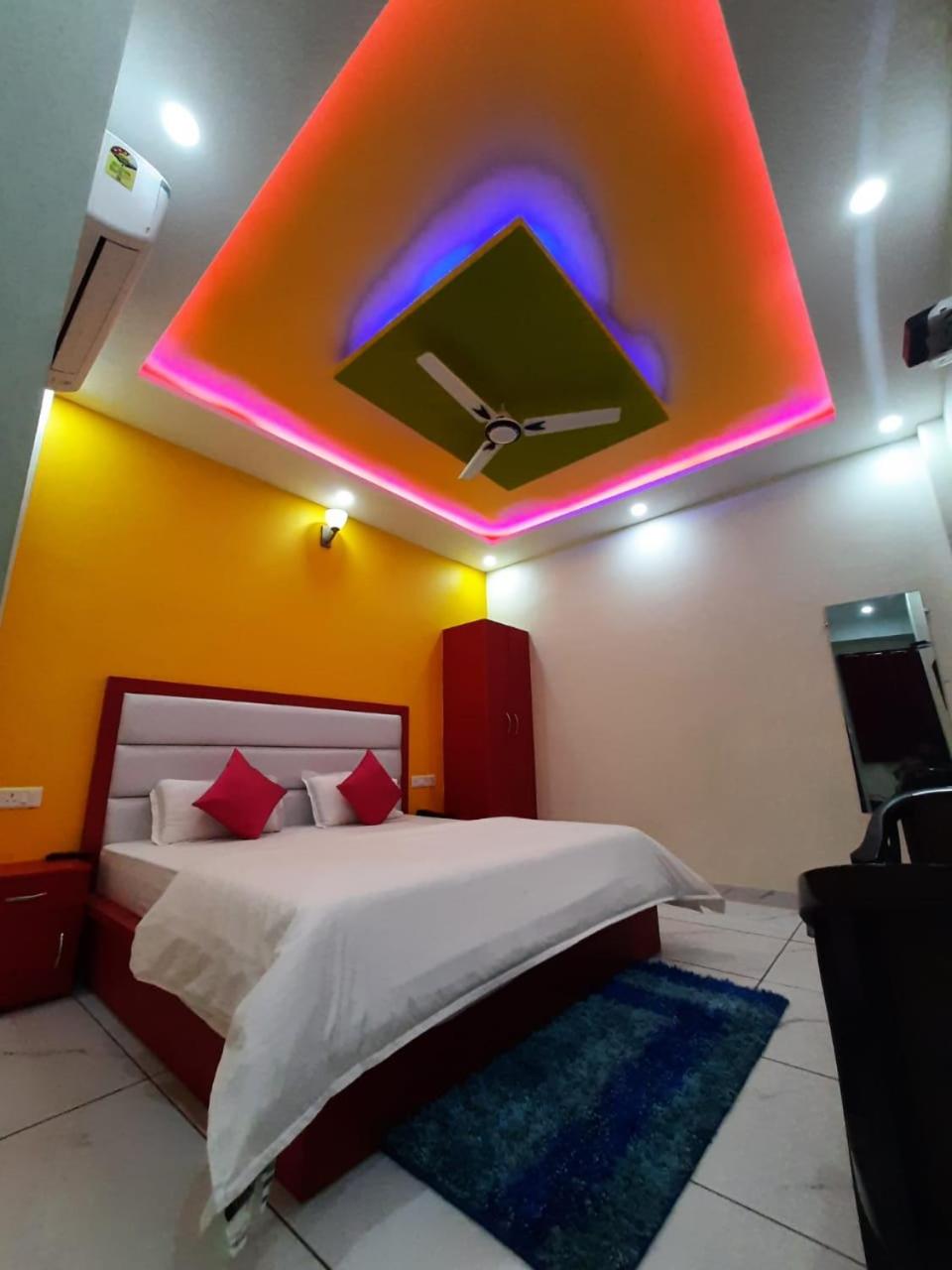 Deluxe Double Room (2 Adults + 1 Child)