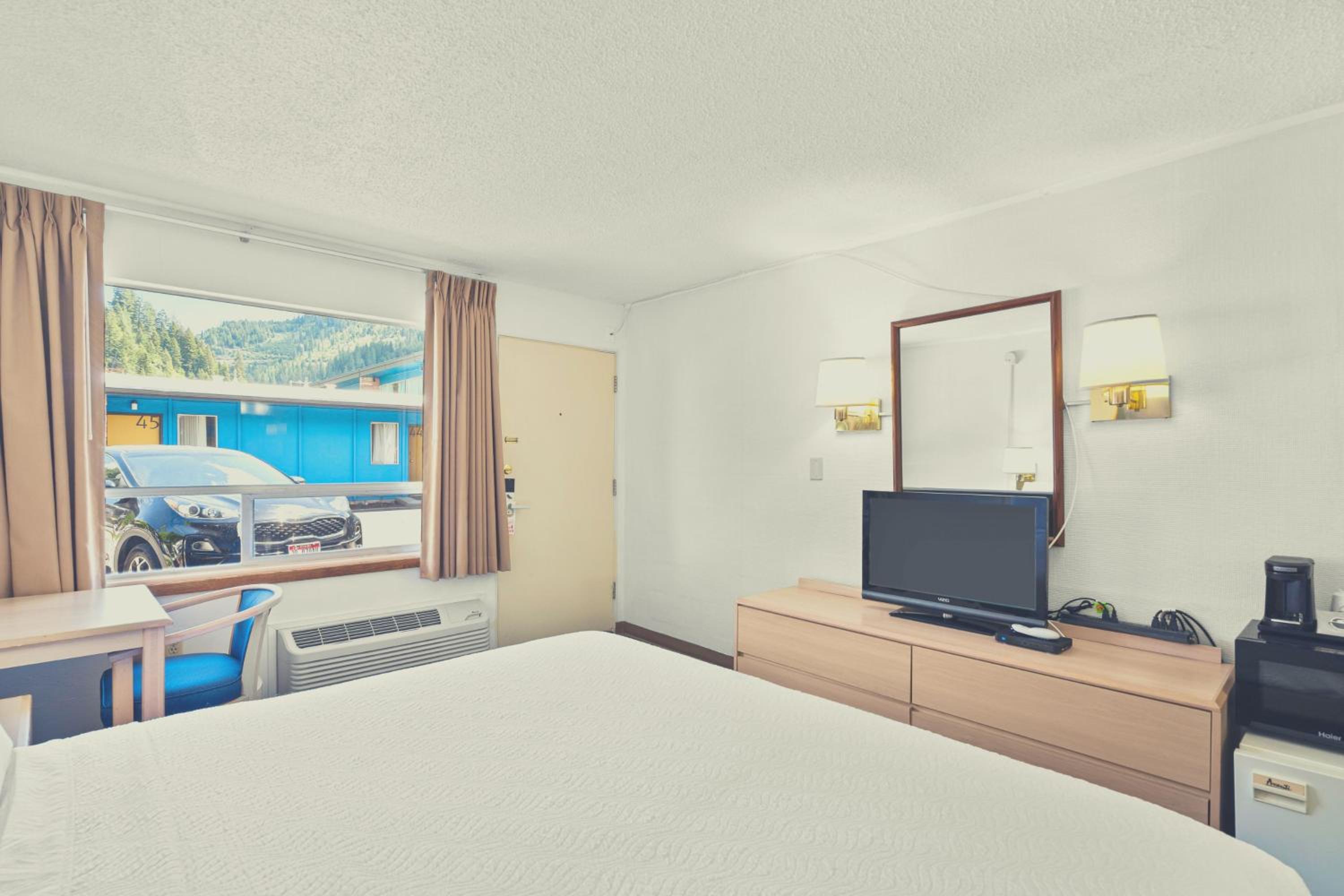 Standard King Room - Photo 4