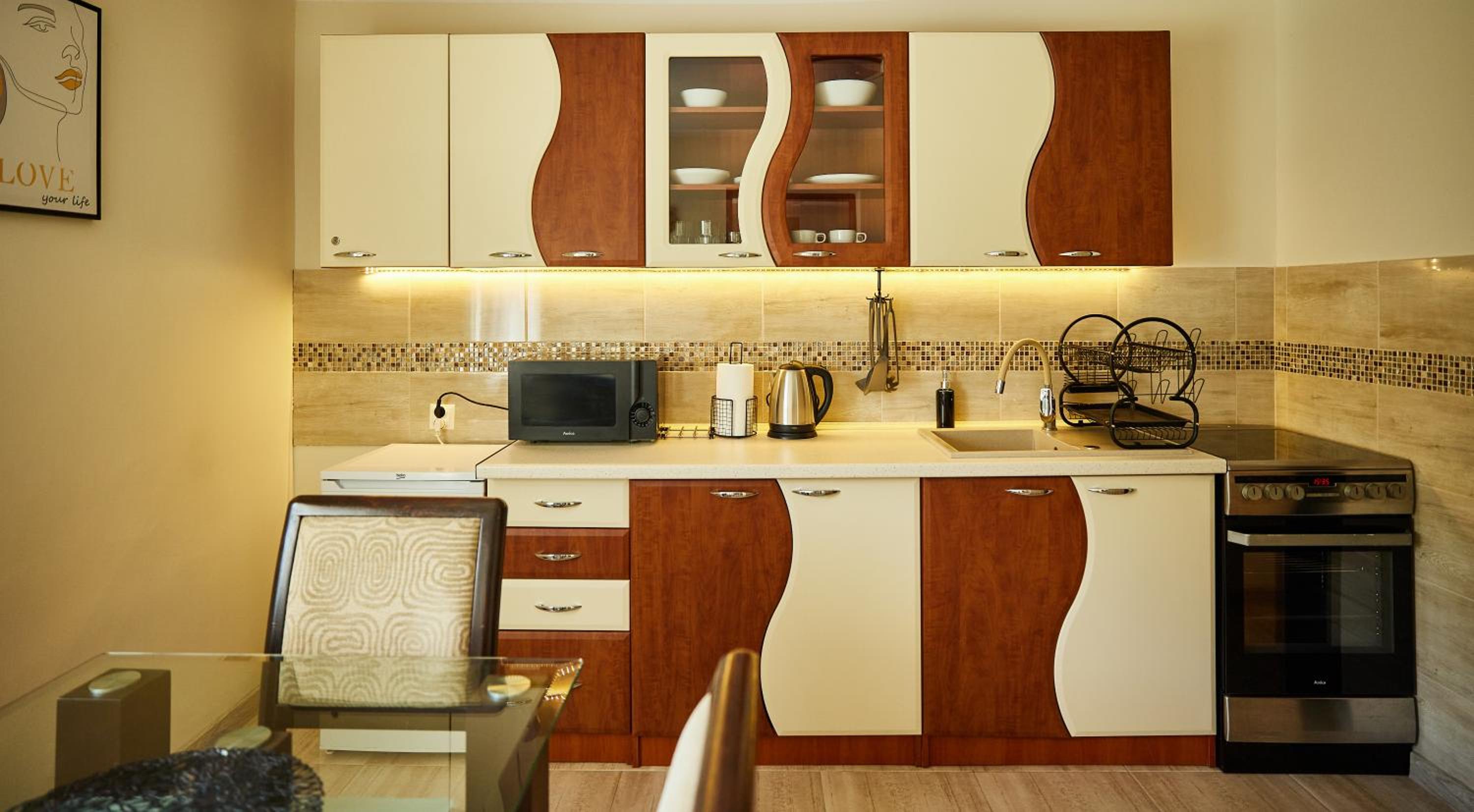 One-Bedroom Apartment - Photo 3