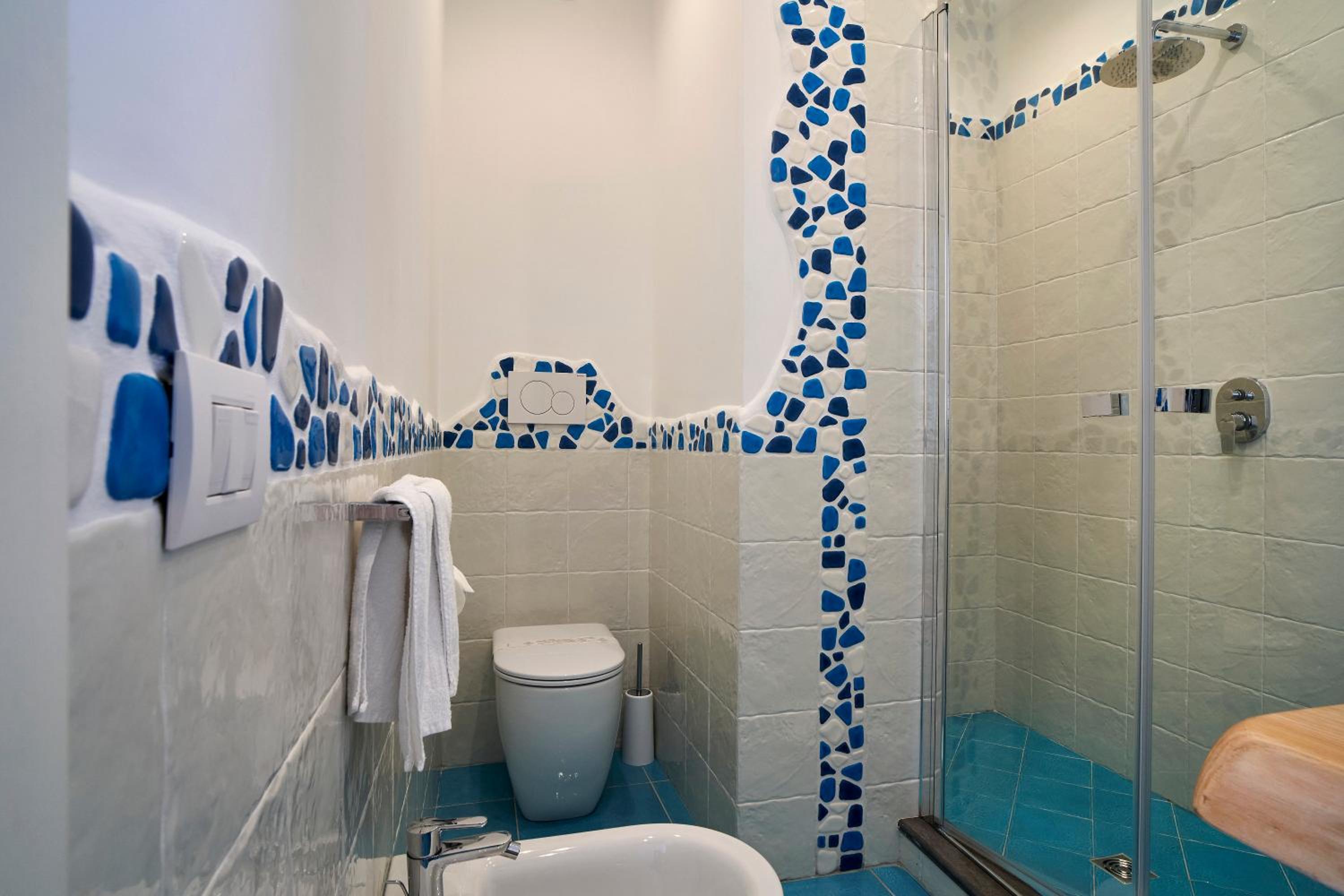 Double or Twin Room with Private Bathroom - Photo 3