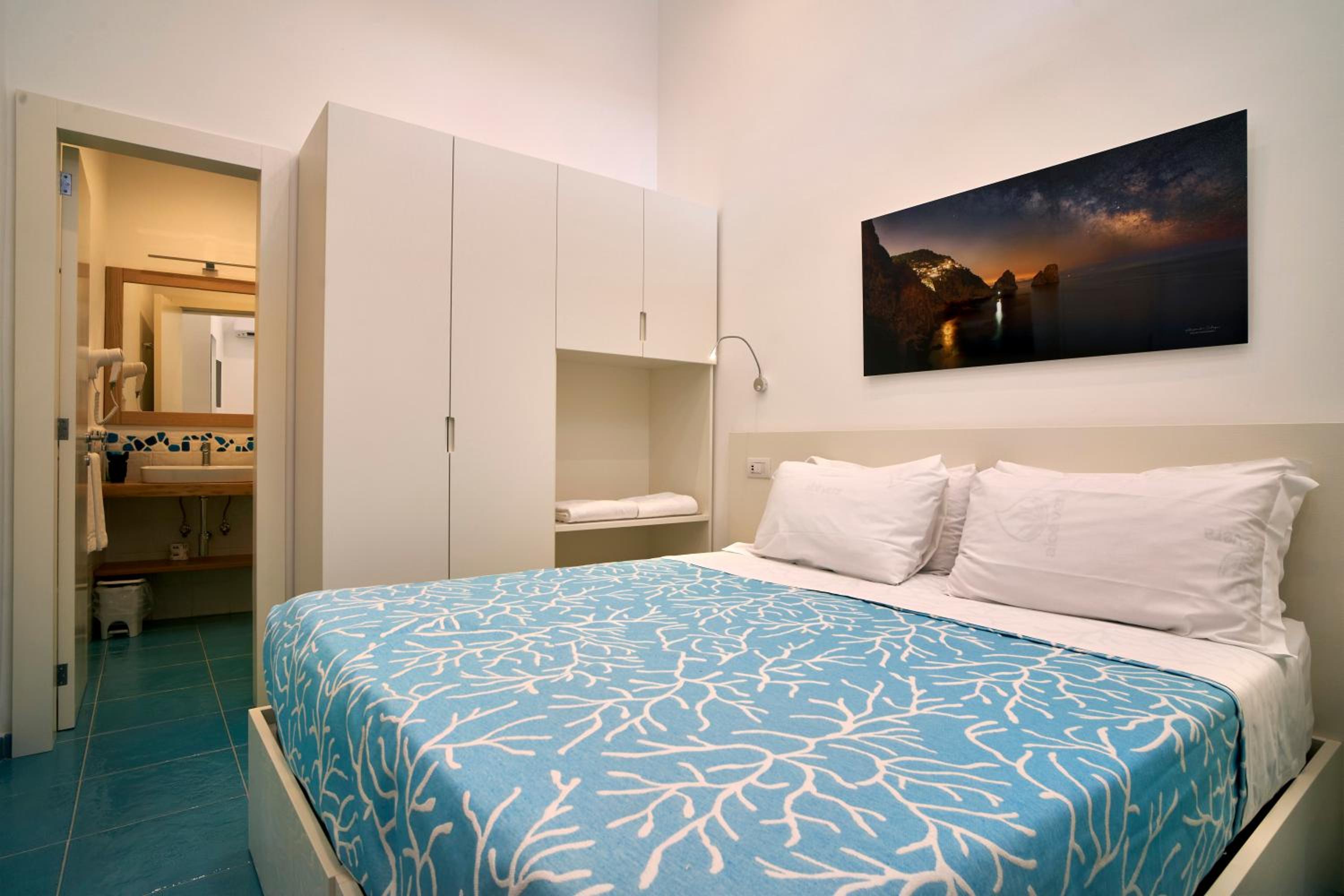 Double or Twin Room with Private Bathroom photo 2