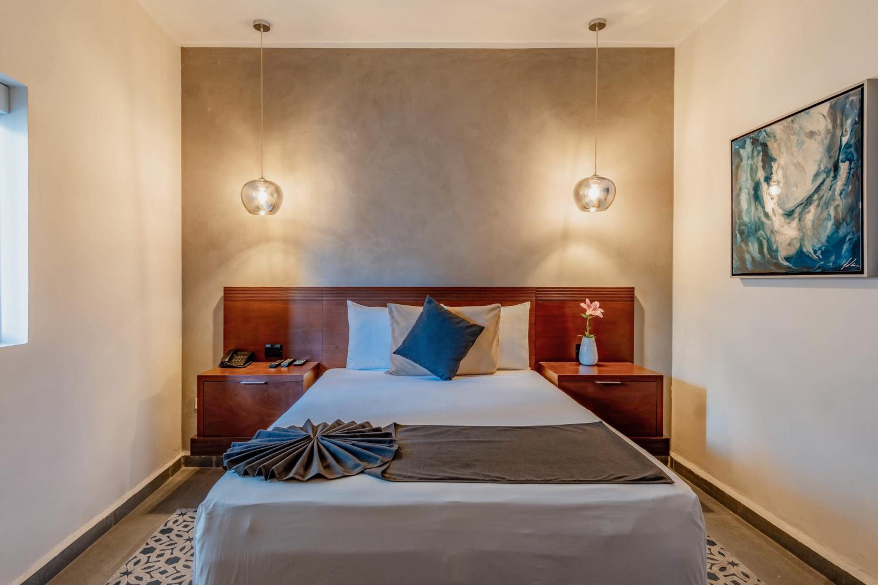 Deluxe Double Room - Photo 9