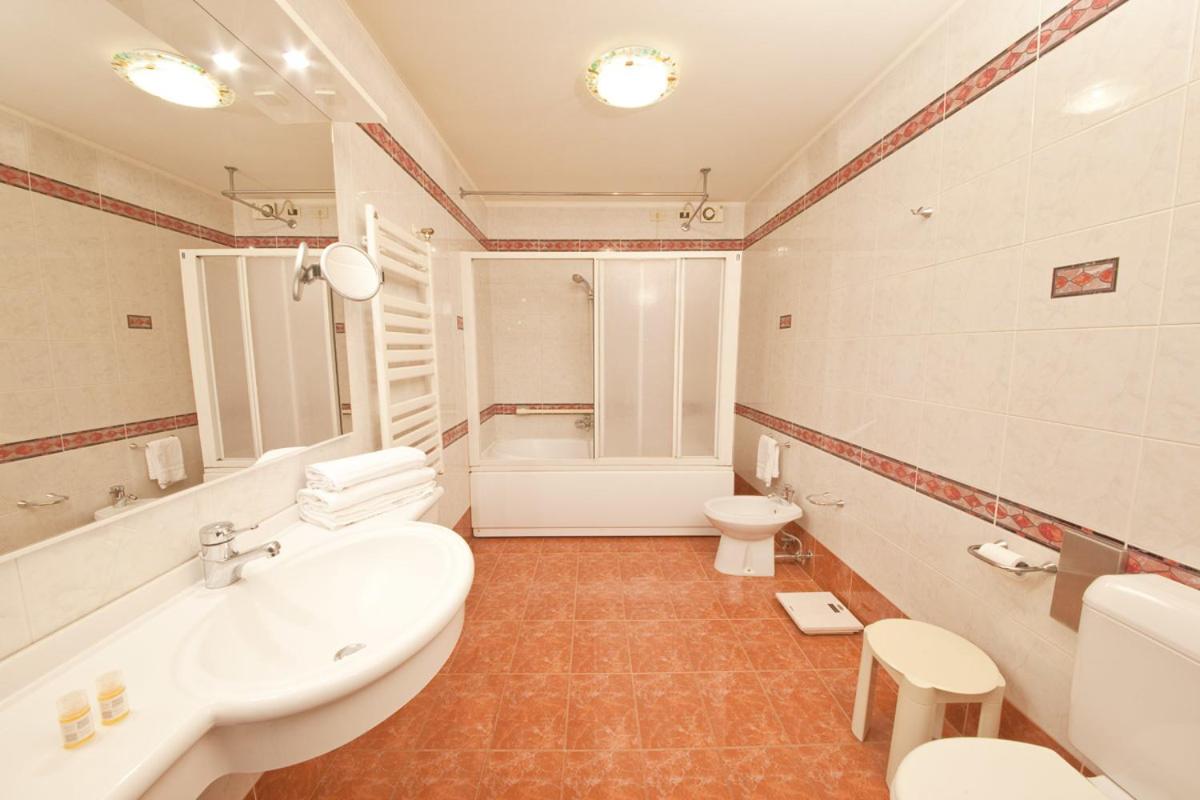 Deluxe Double or Twin Room photo 2