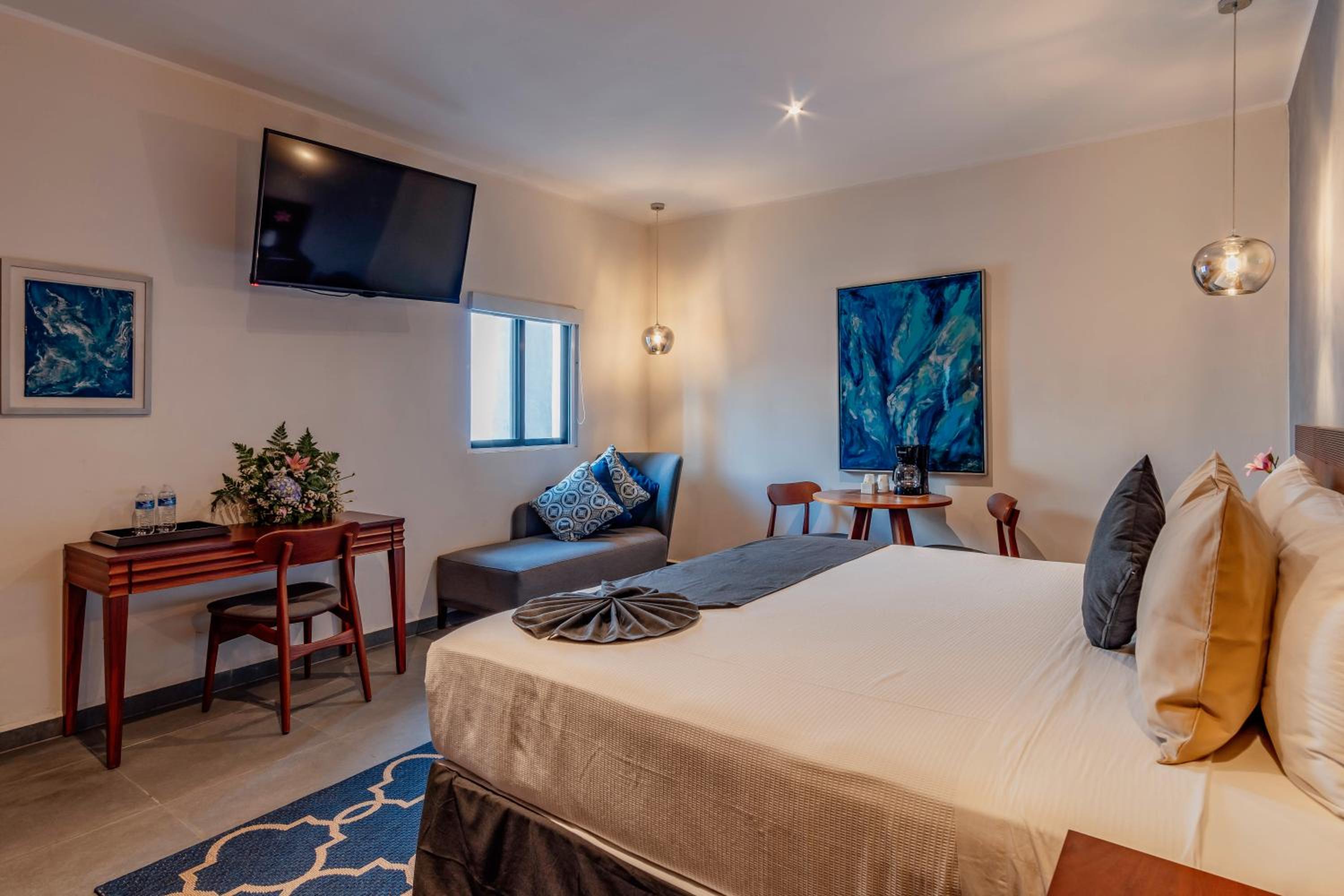 Deluxe Suite - Photo 5